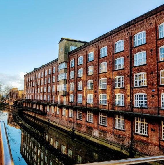 Cocoa Lily - River fronted studio in the city with secure parking view 3