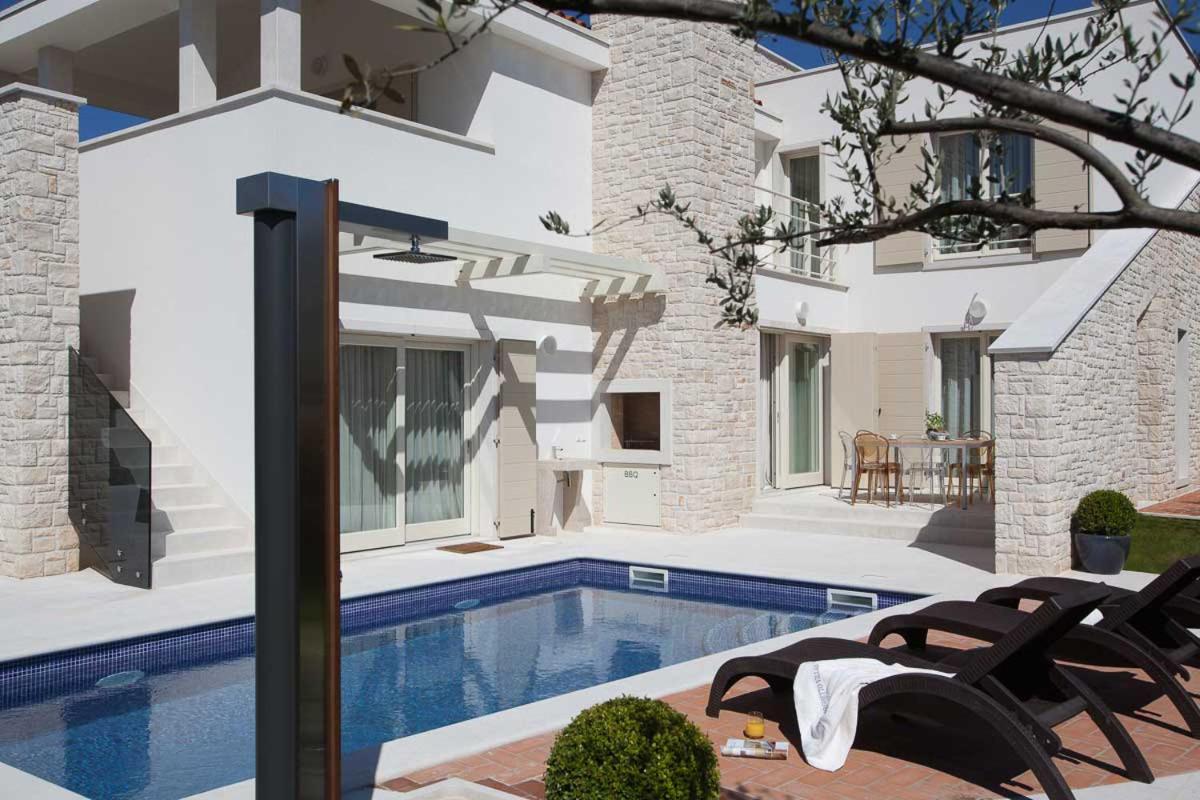 Luxury Villa Ginevra with pool and jacuzzi - by MVSVillas view 2