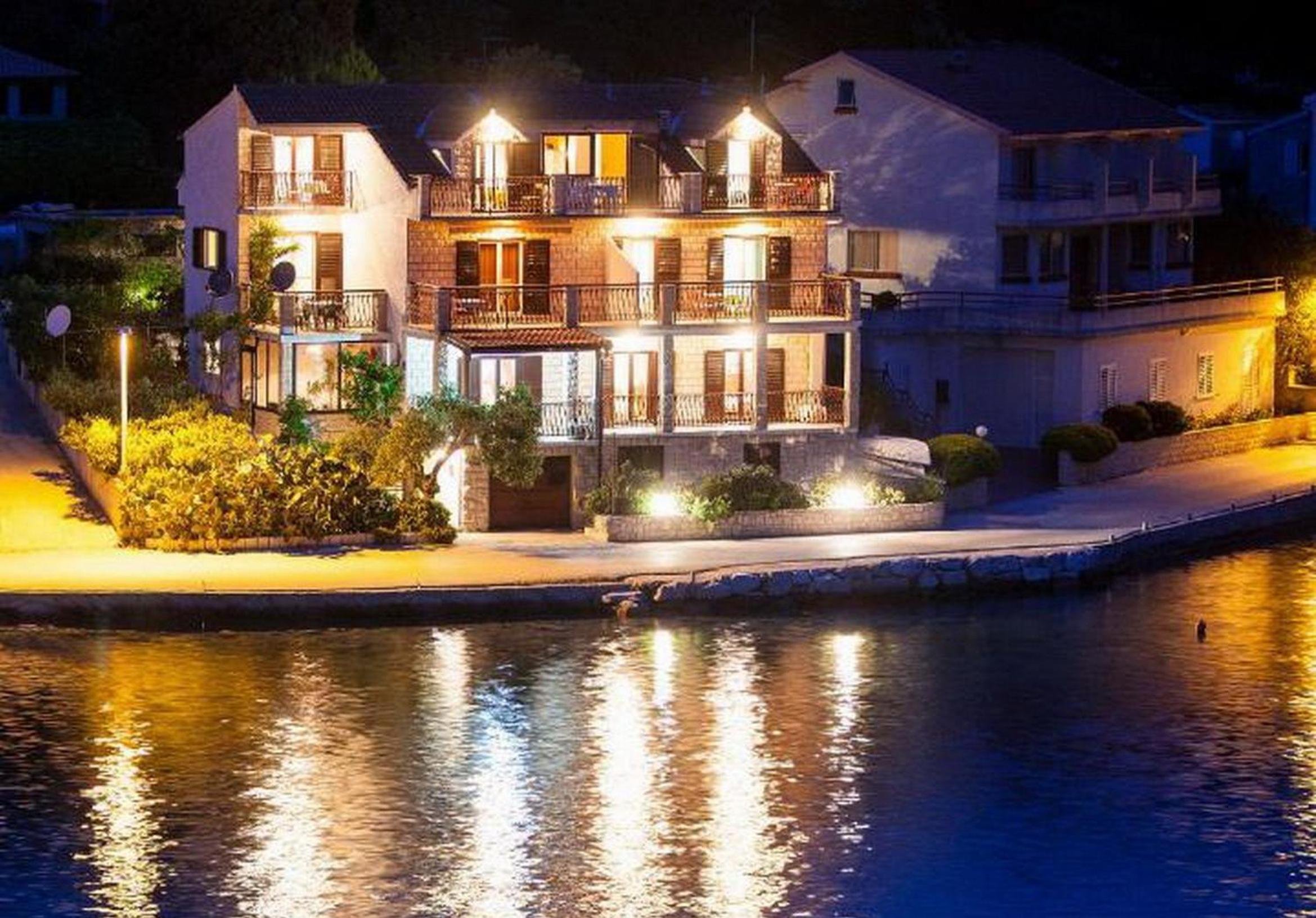 Apartments Malo Lago