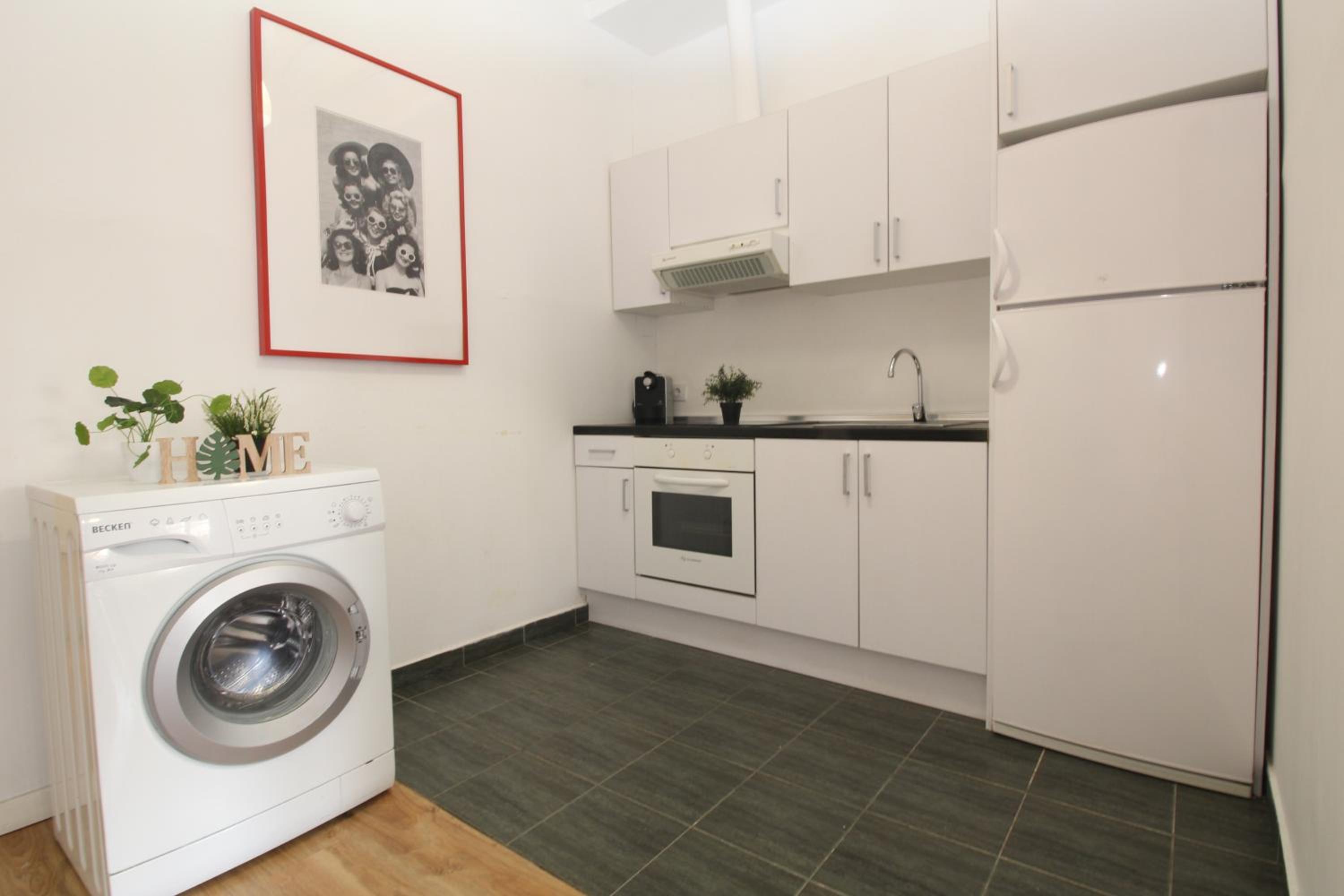 Comfortable Apartment with Character in the Old Town - Image 5