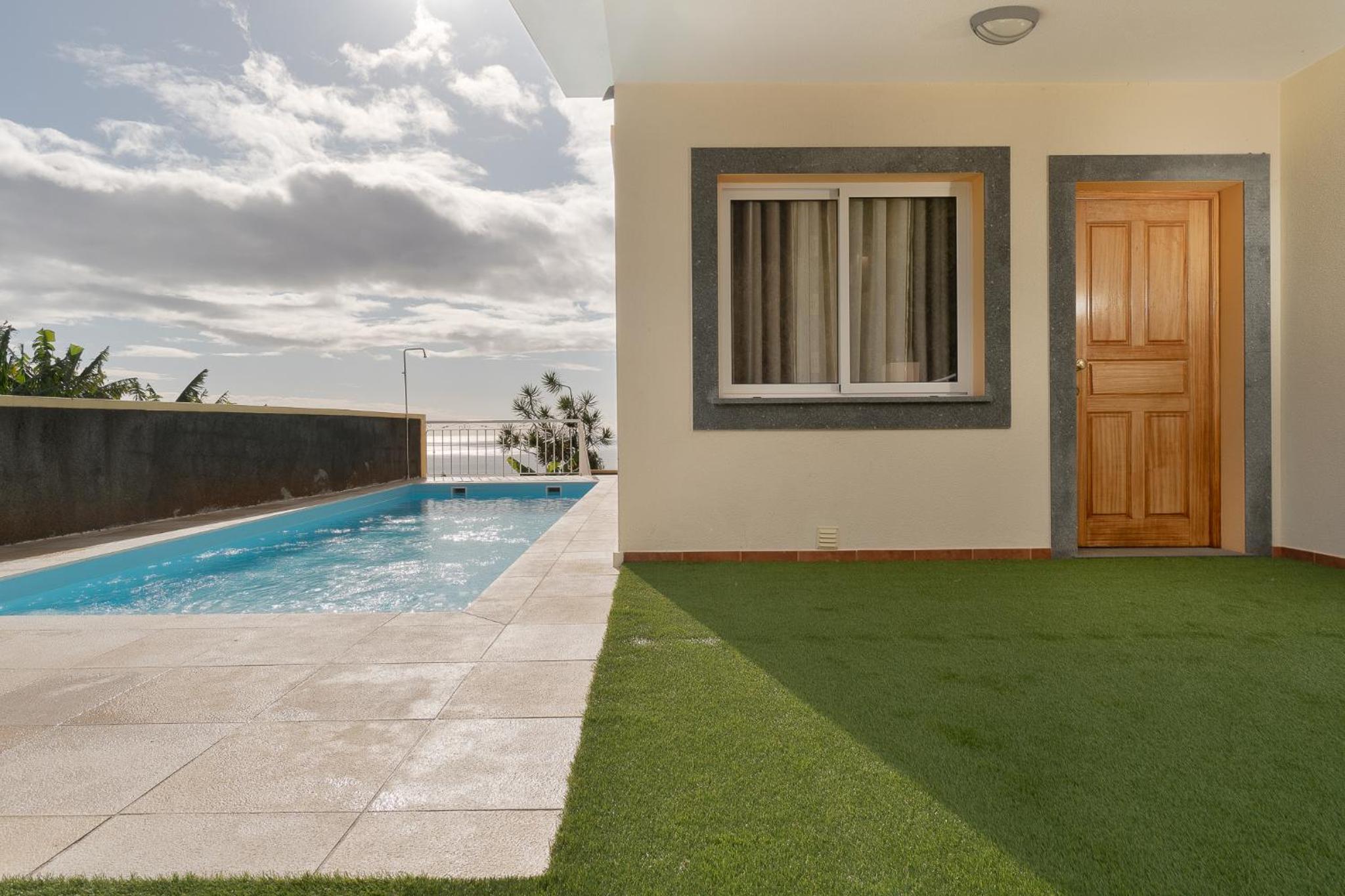 Arco da Calheta Villa view 3
