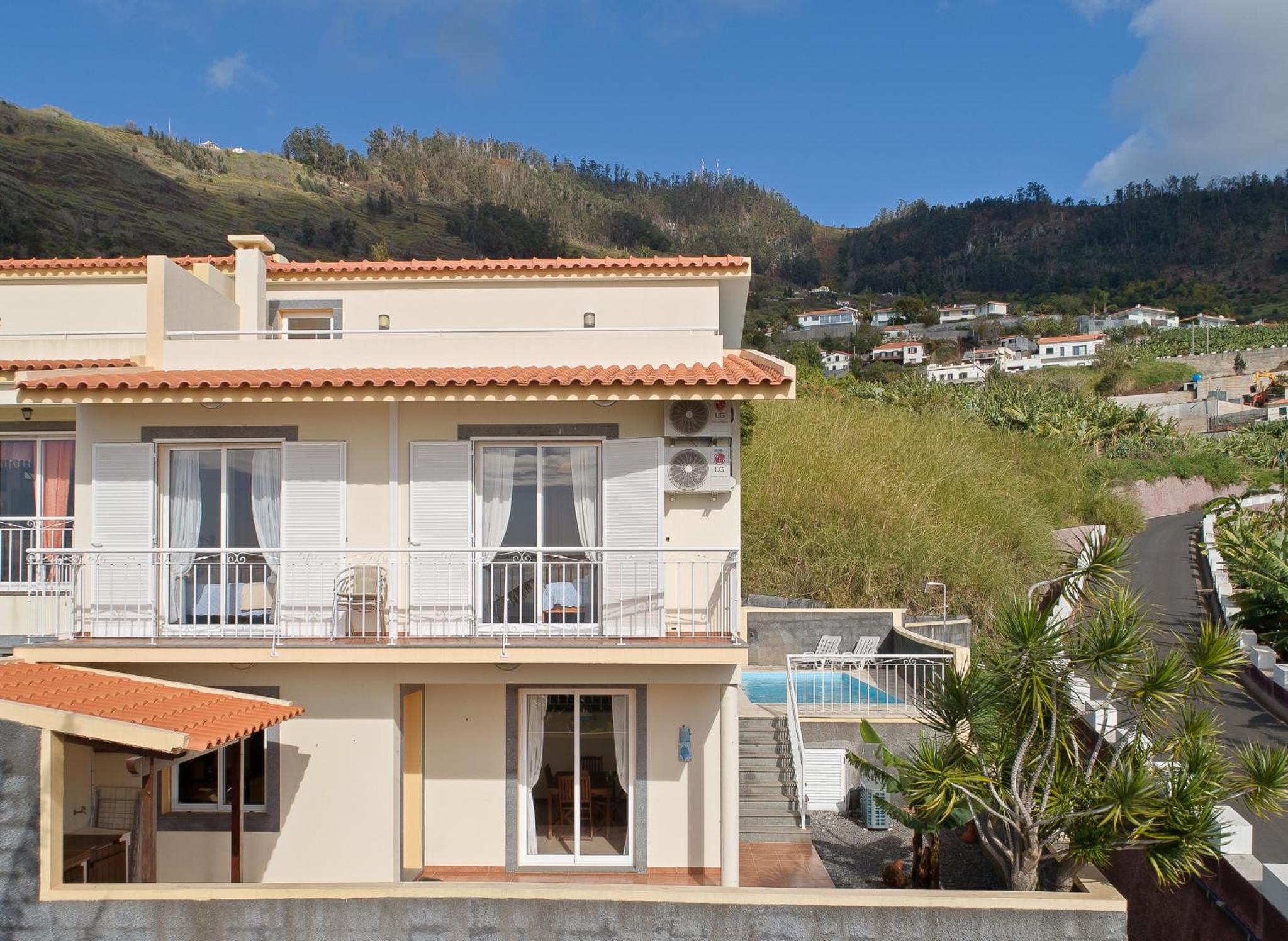 Arco da Calheta Villa view 2