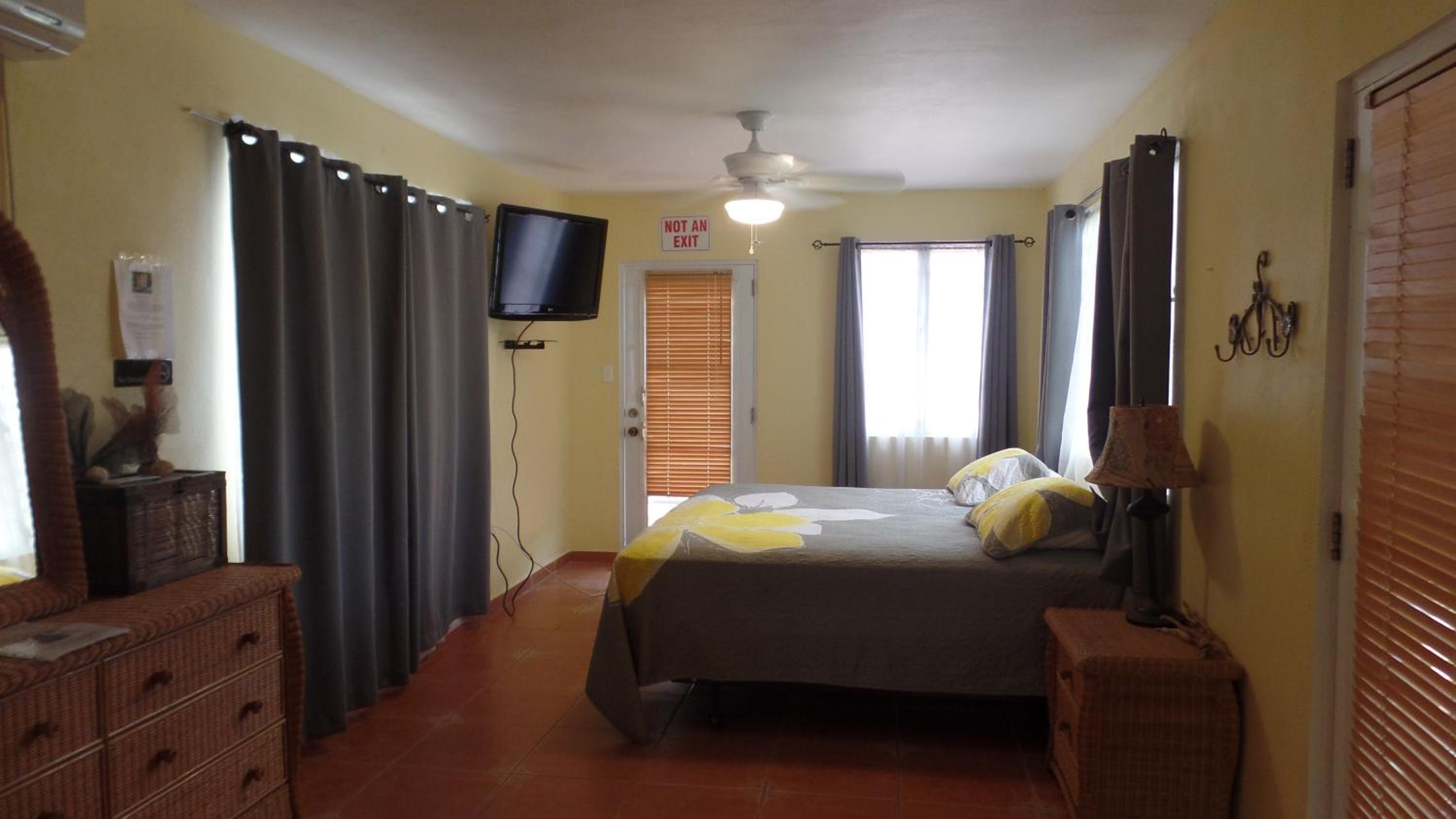 Isla Hermosa Guesthouse