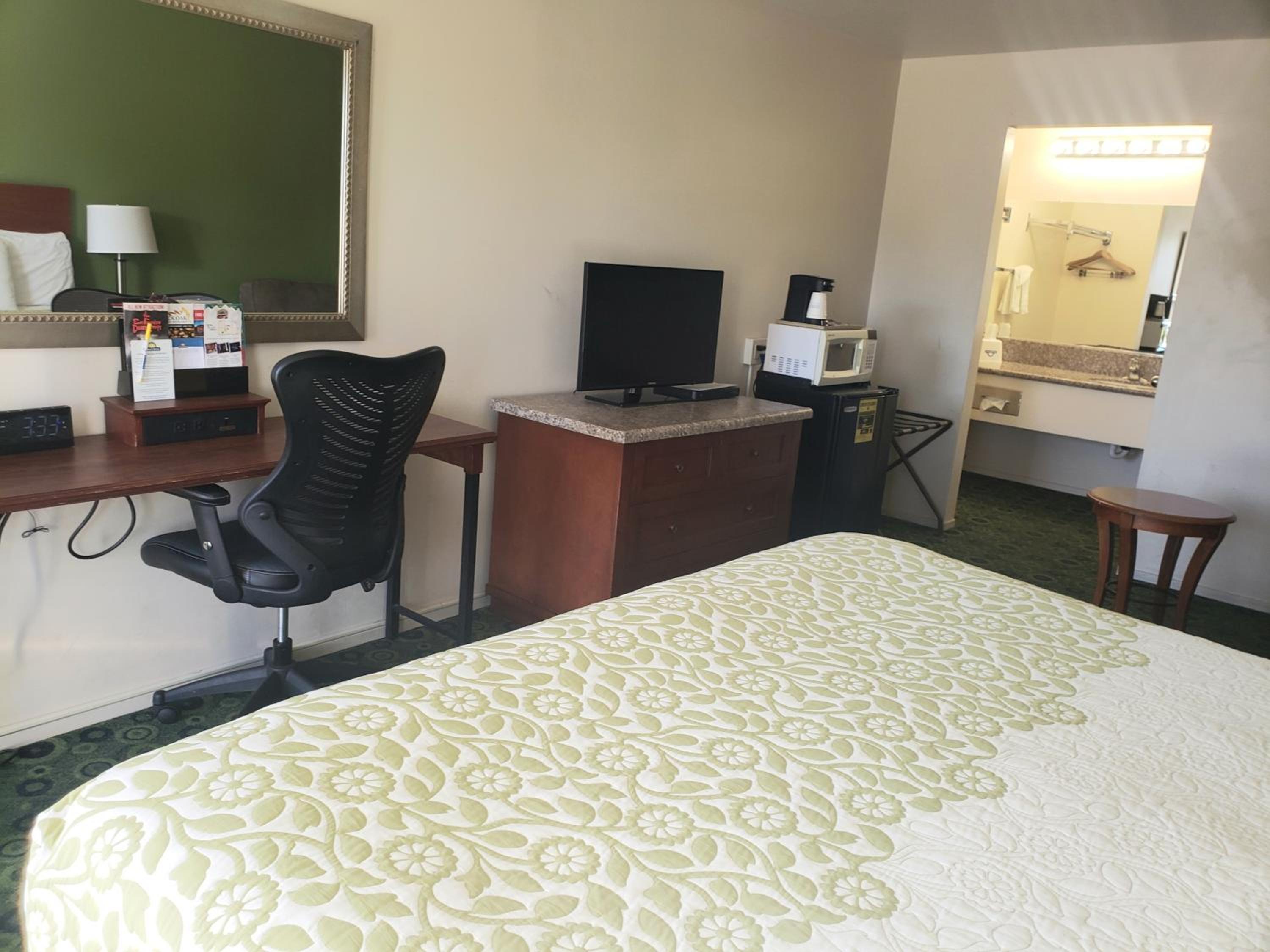 Days Inn by Wyndham Westley - Property Image 19