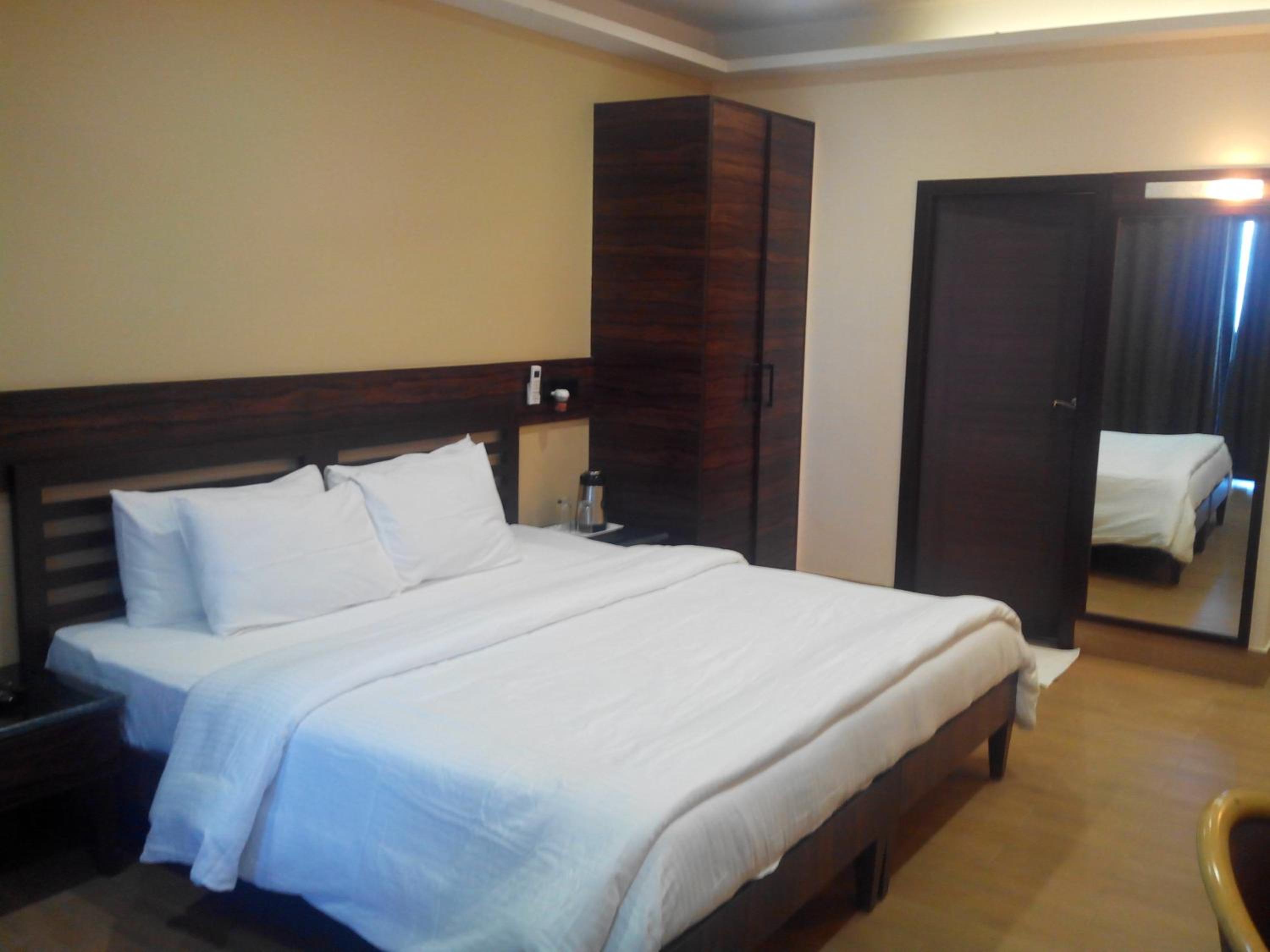 Upper Deck Resort - Highest Peak, Lonavala