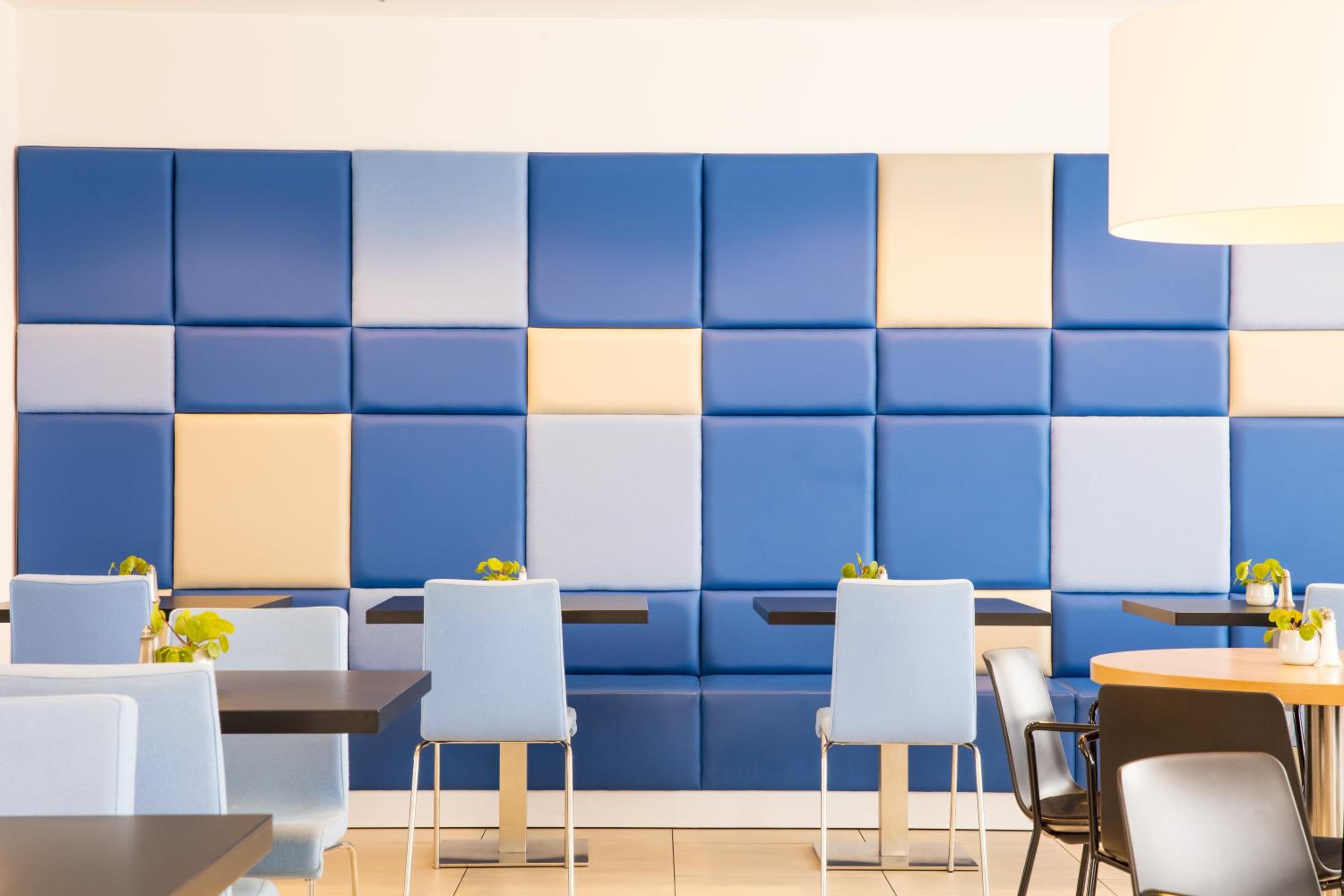 Holiday Inn Express Amsterdam Arena Towers by IHG