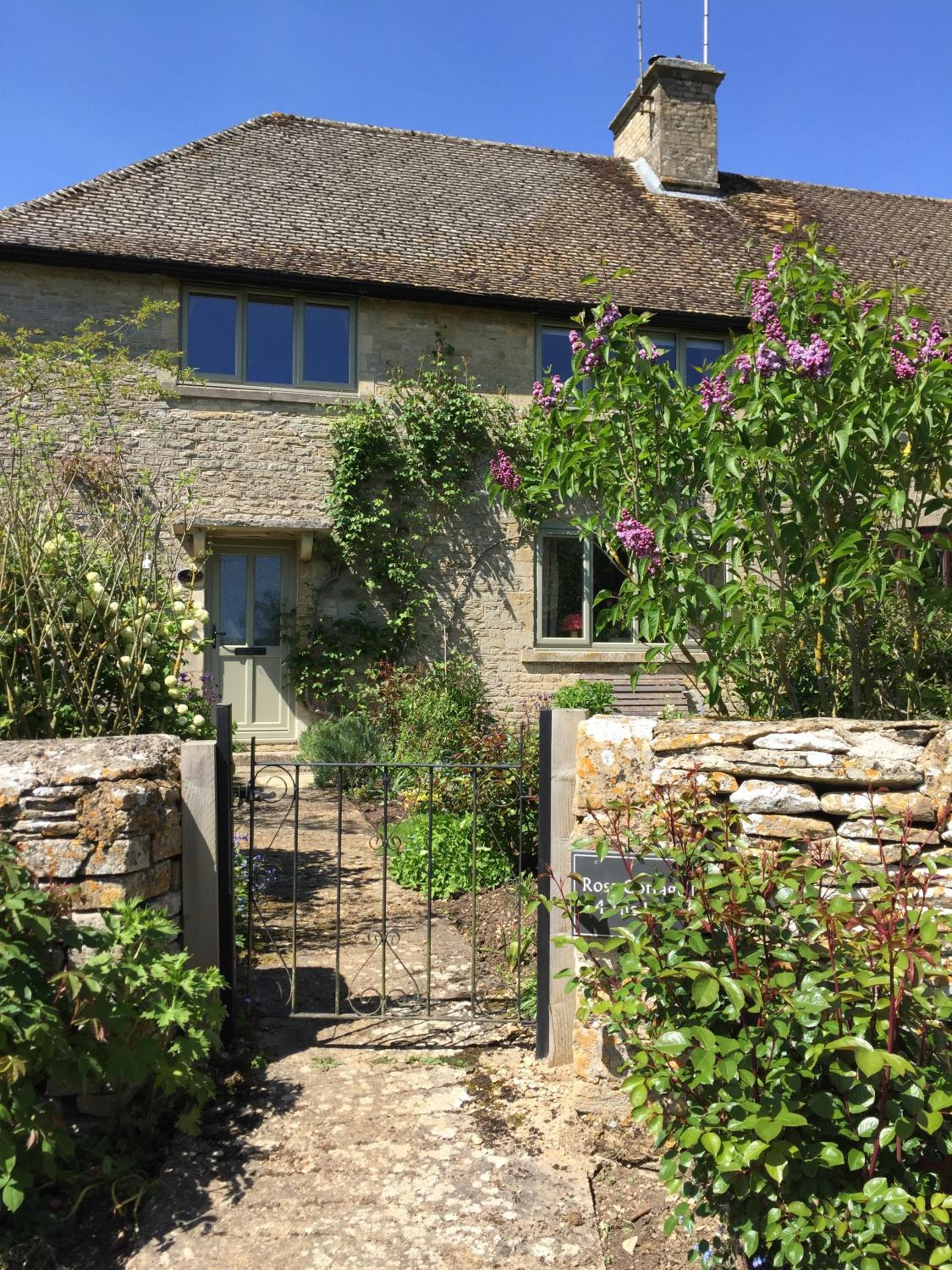 Rose Cottage, 4 The Hill view 3