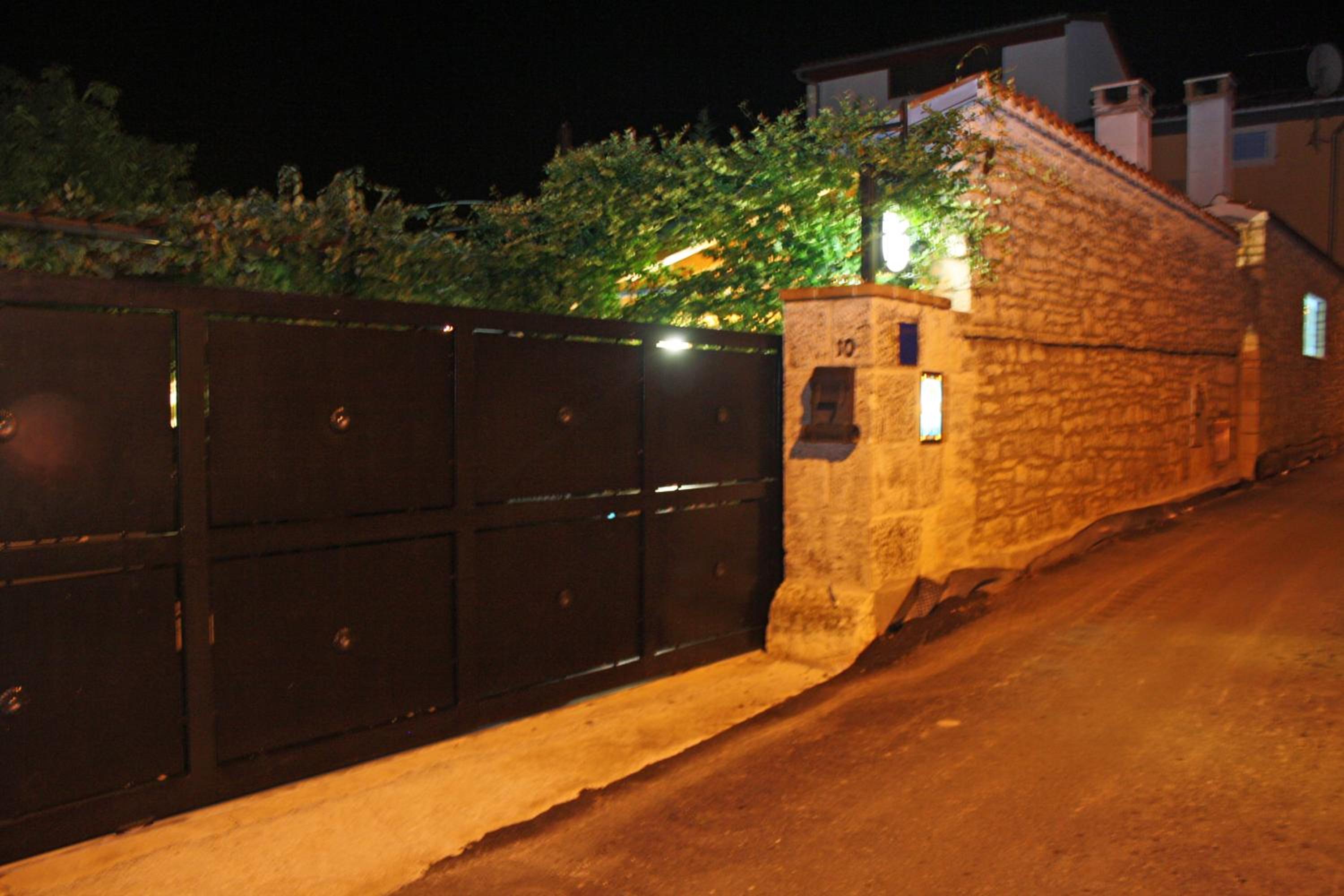 Photo 8