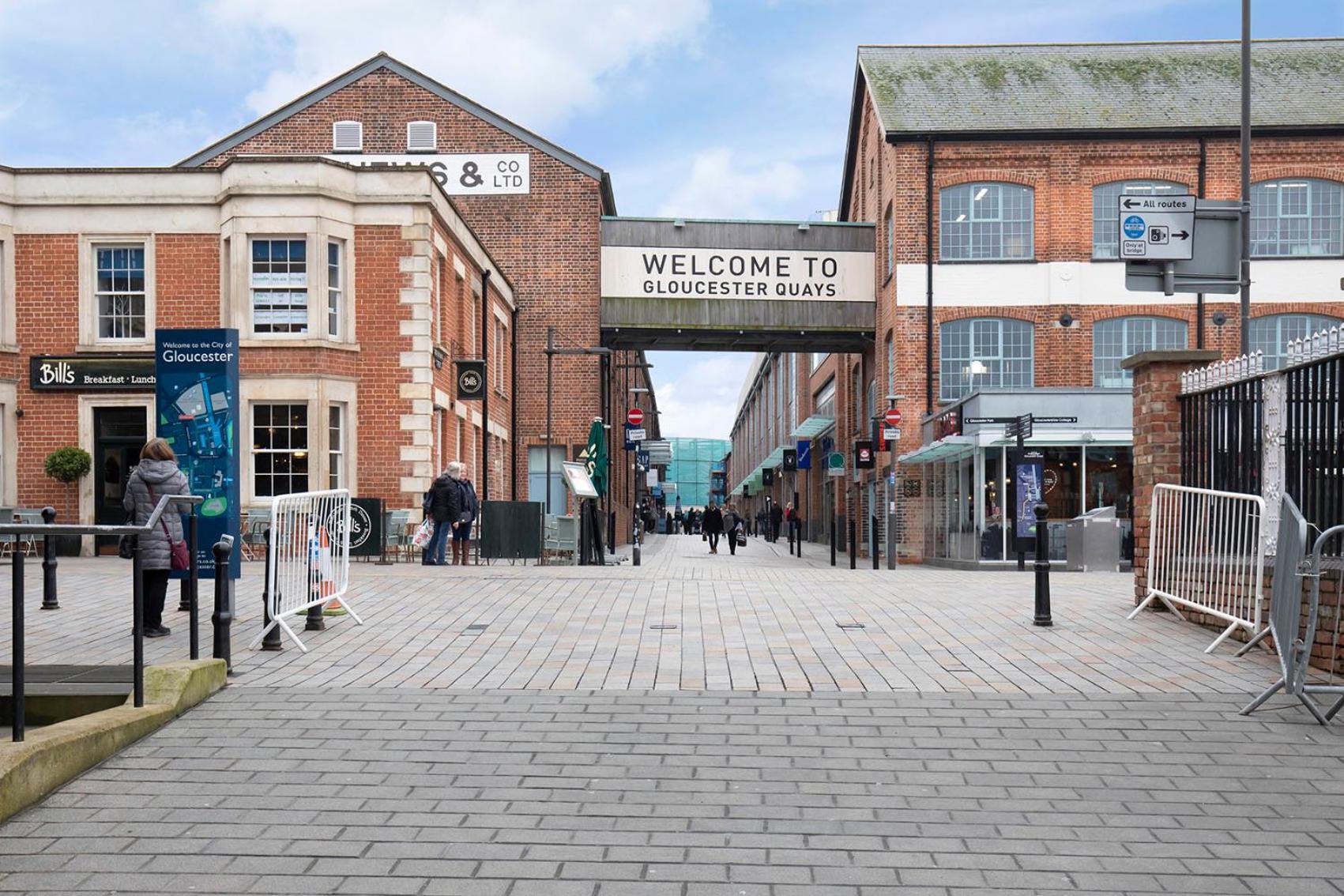 Elliot Oliver - Loft Style 2 Bedroom Apartment With Parking In The Docks view 5