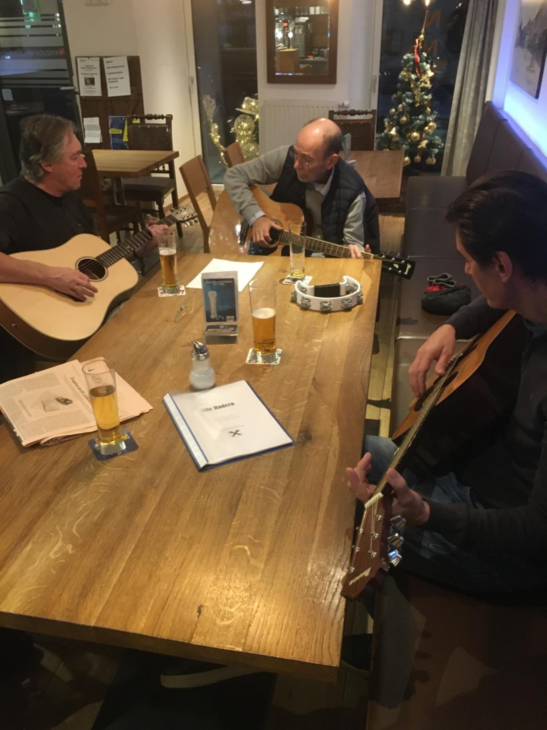 Pension Sunnseitn - Gasthof - Café - Weinkeller