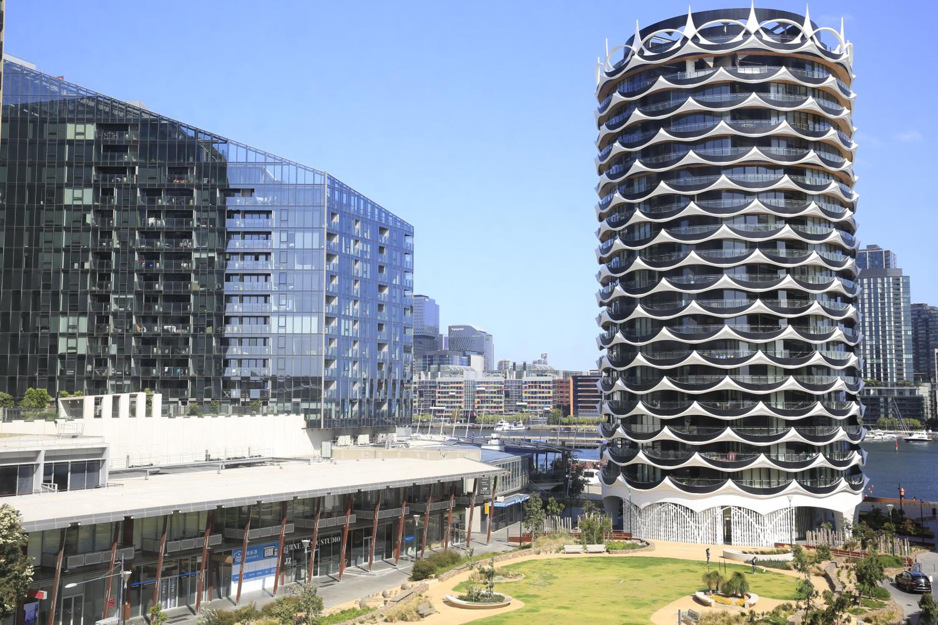 Hotel Luxury Penthouse Right Above The District Dockland