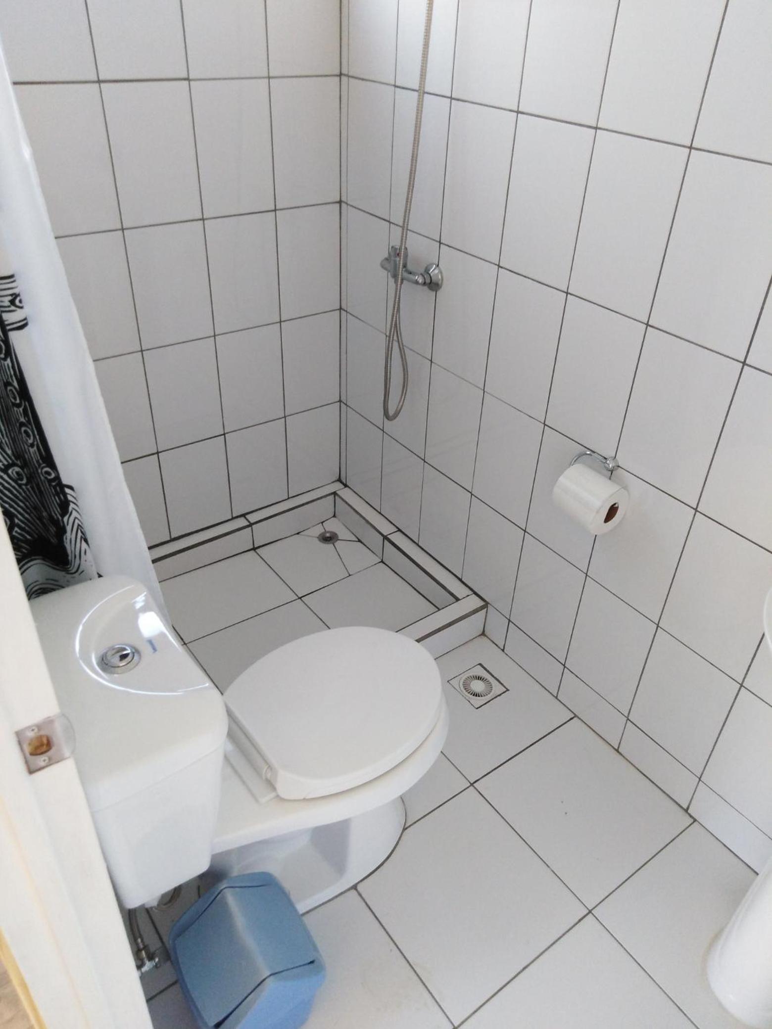 Hostal F