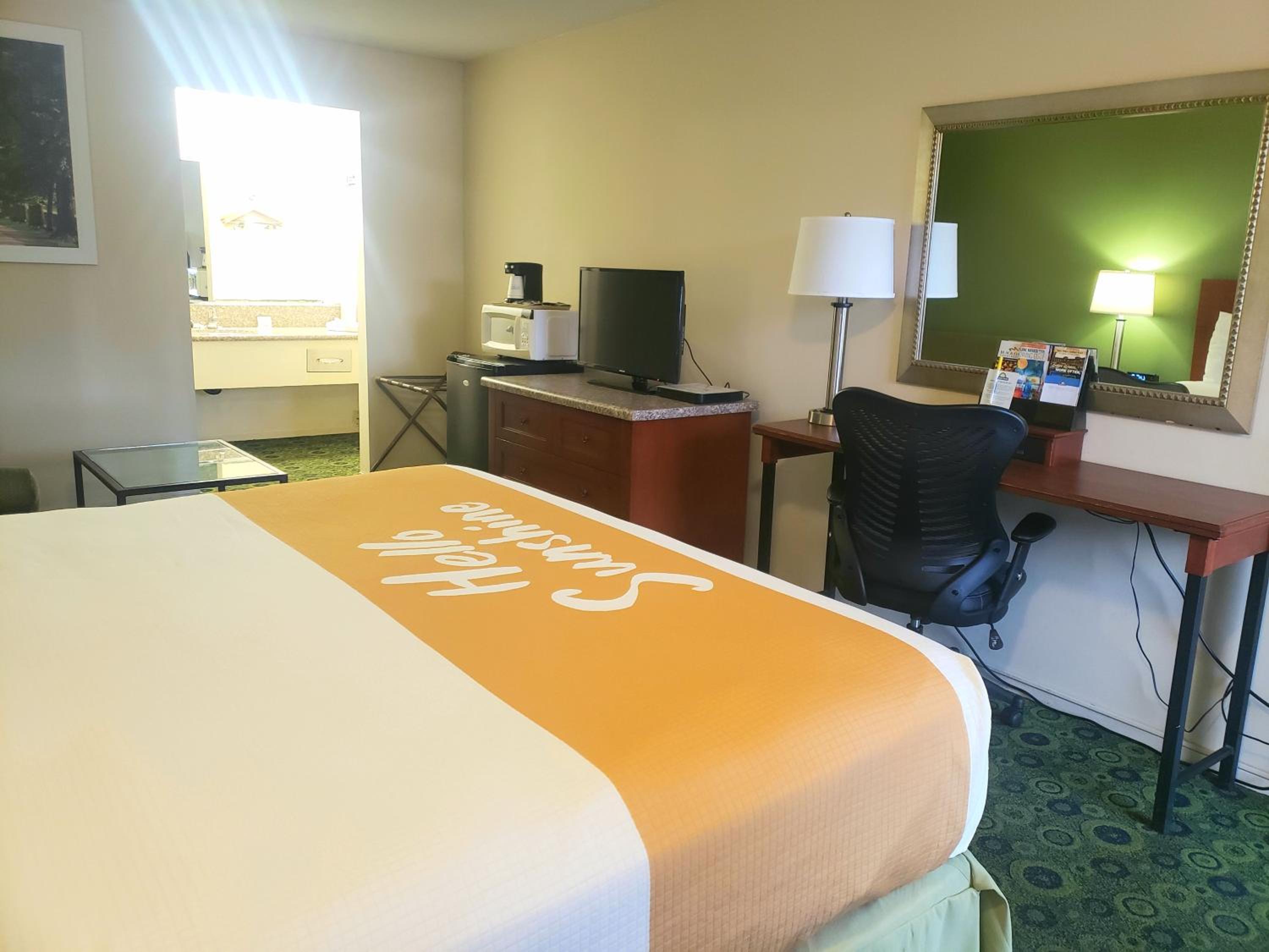 Days Inn by Wyndham Westley - Property Image 4