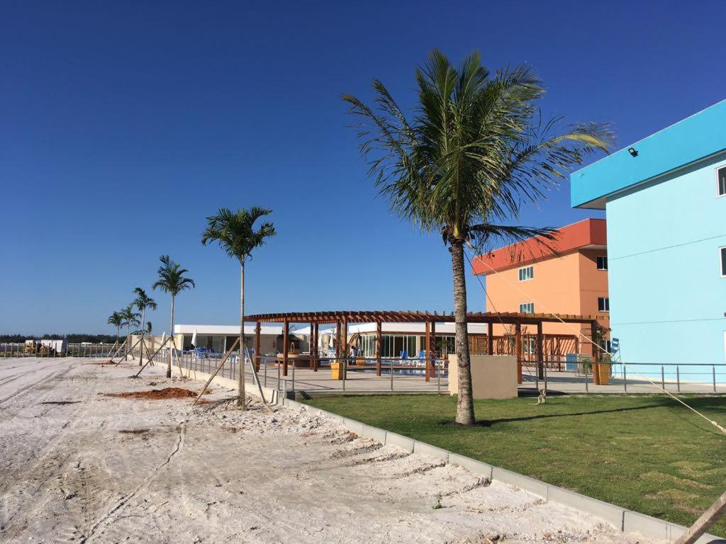 Flat com praia privativa e lazer total em Arraial