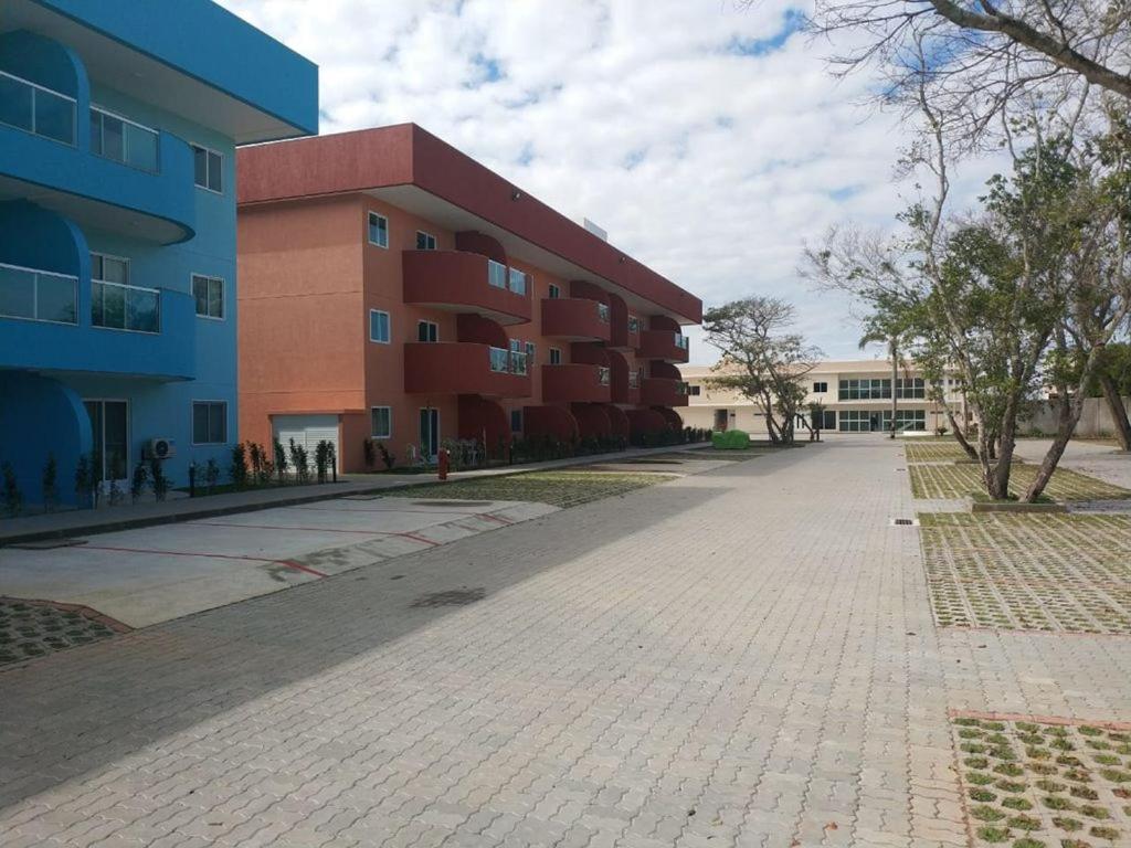 Flat com praia privativa e lazer total em Arraial