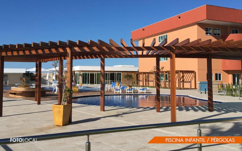Flat com praia privativa e lazer total em Arraial