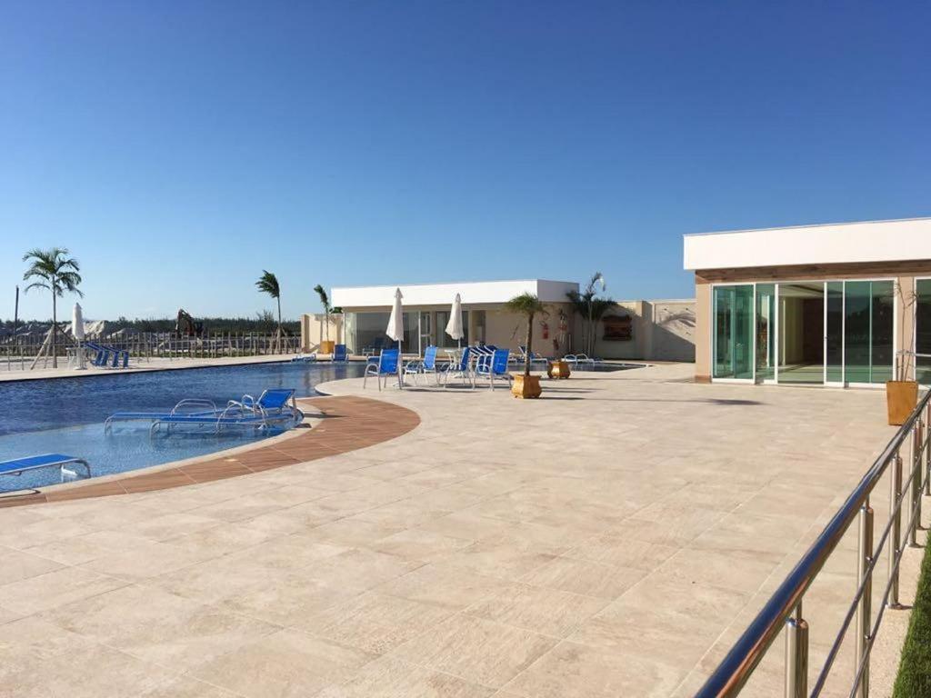 Flat com praia privativa e lazer total em Arraial