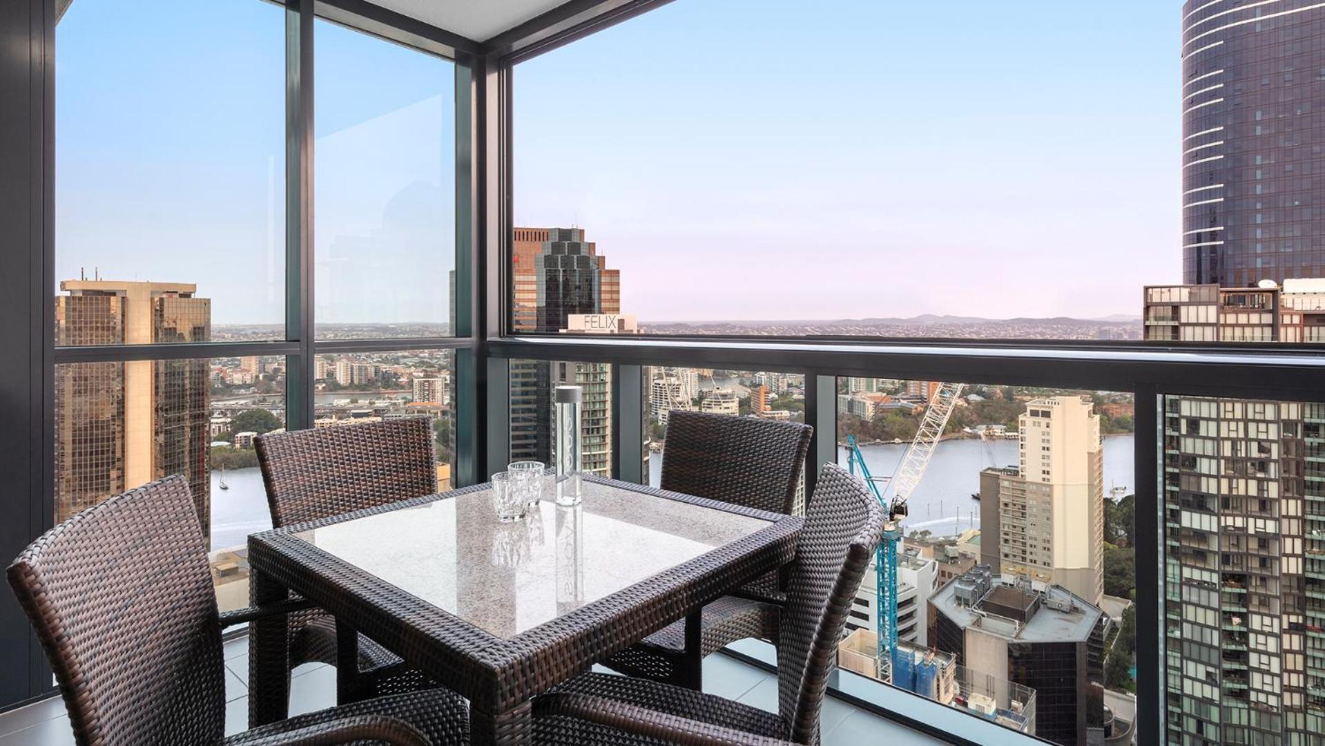 Oaks Brisbane on Charlotte Suites-2