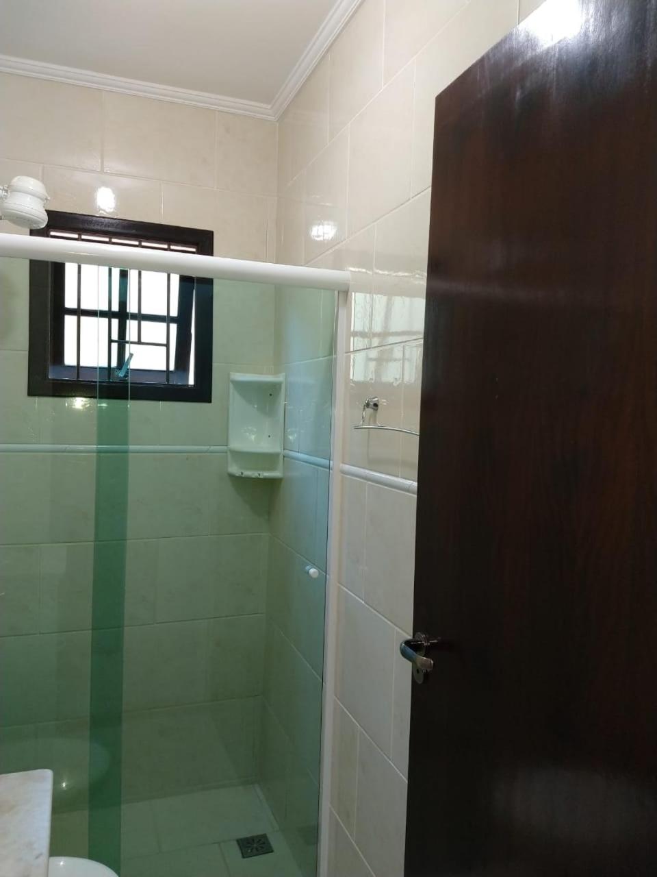 Casa Gomes com 3 suítes e ar-condicionado até 12 pessoas em Ubatuba Itaguá