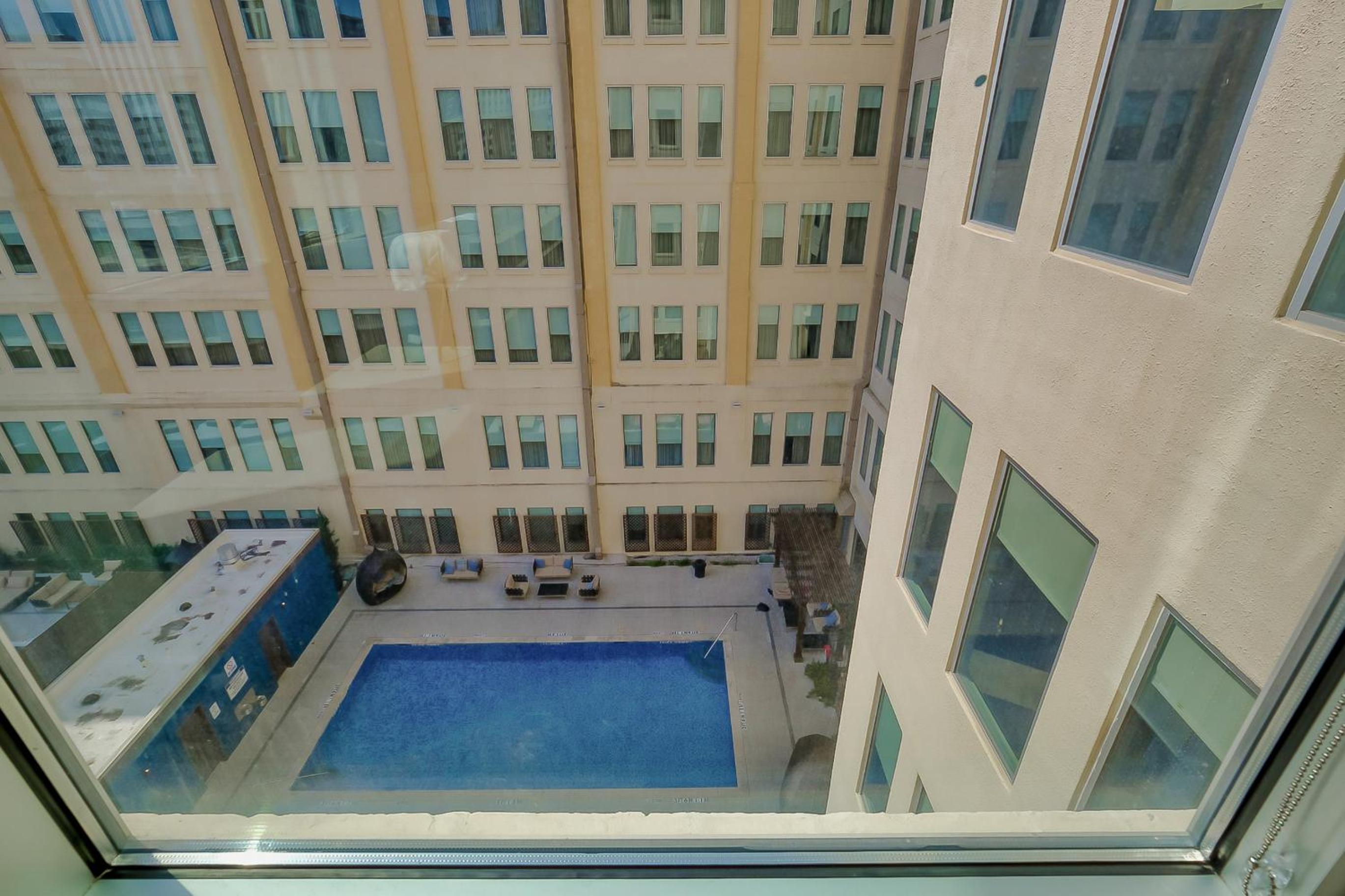Luxury Downtown Dallas Stay by Amyfinehouse