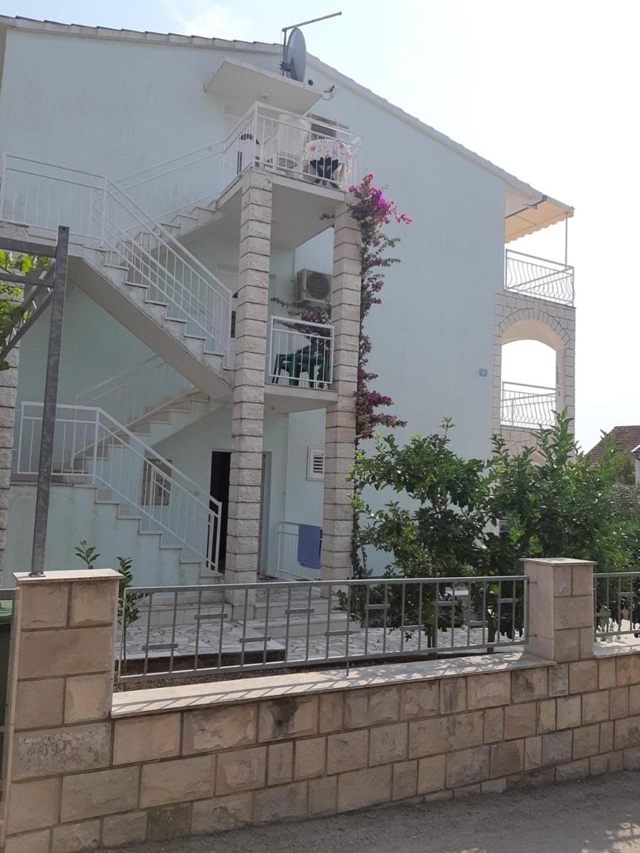 Apartments Bisevo view 2