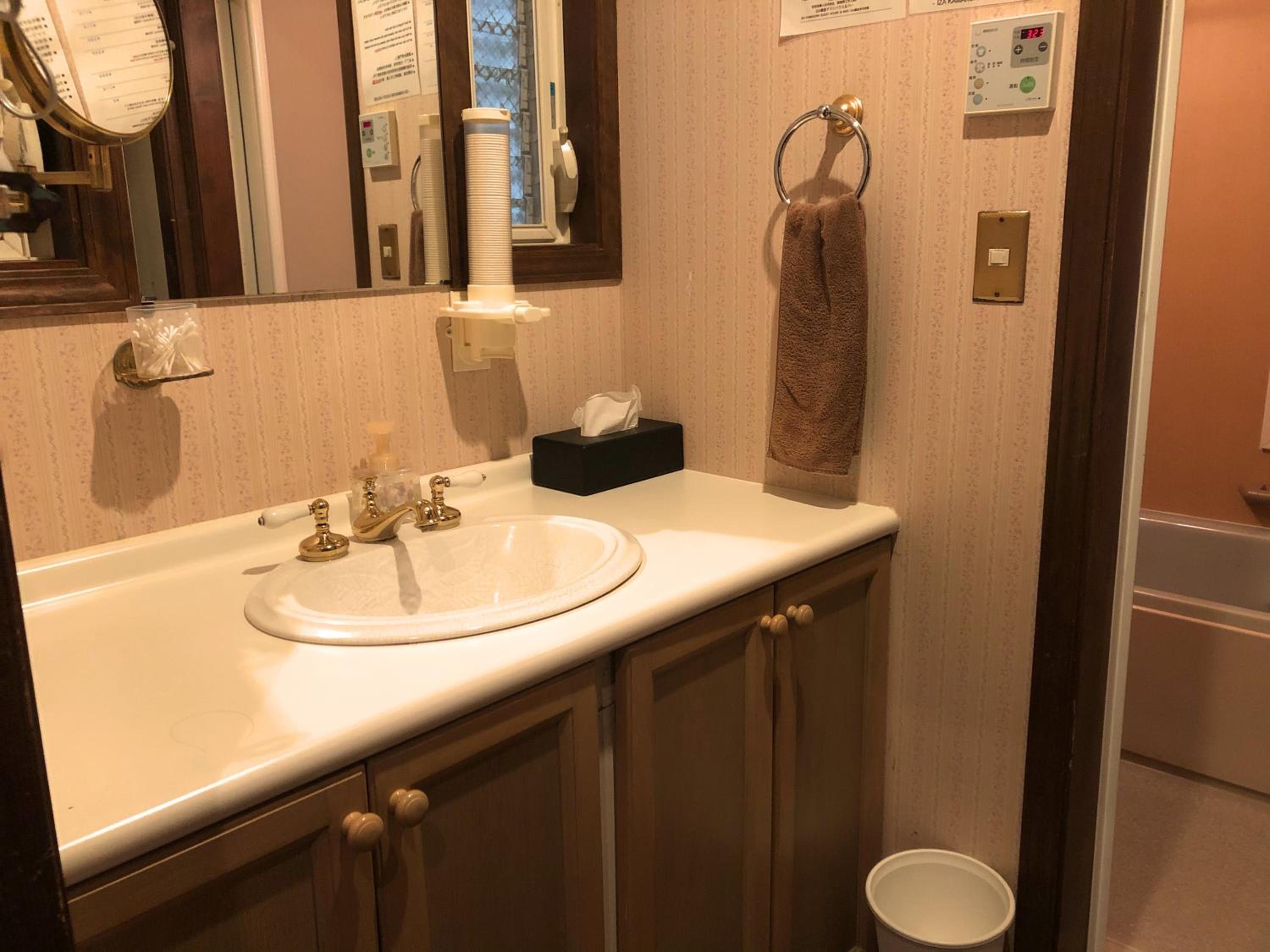 IZA Kamakura Guest House and Bar