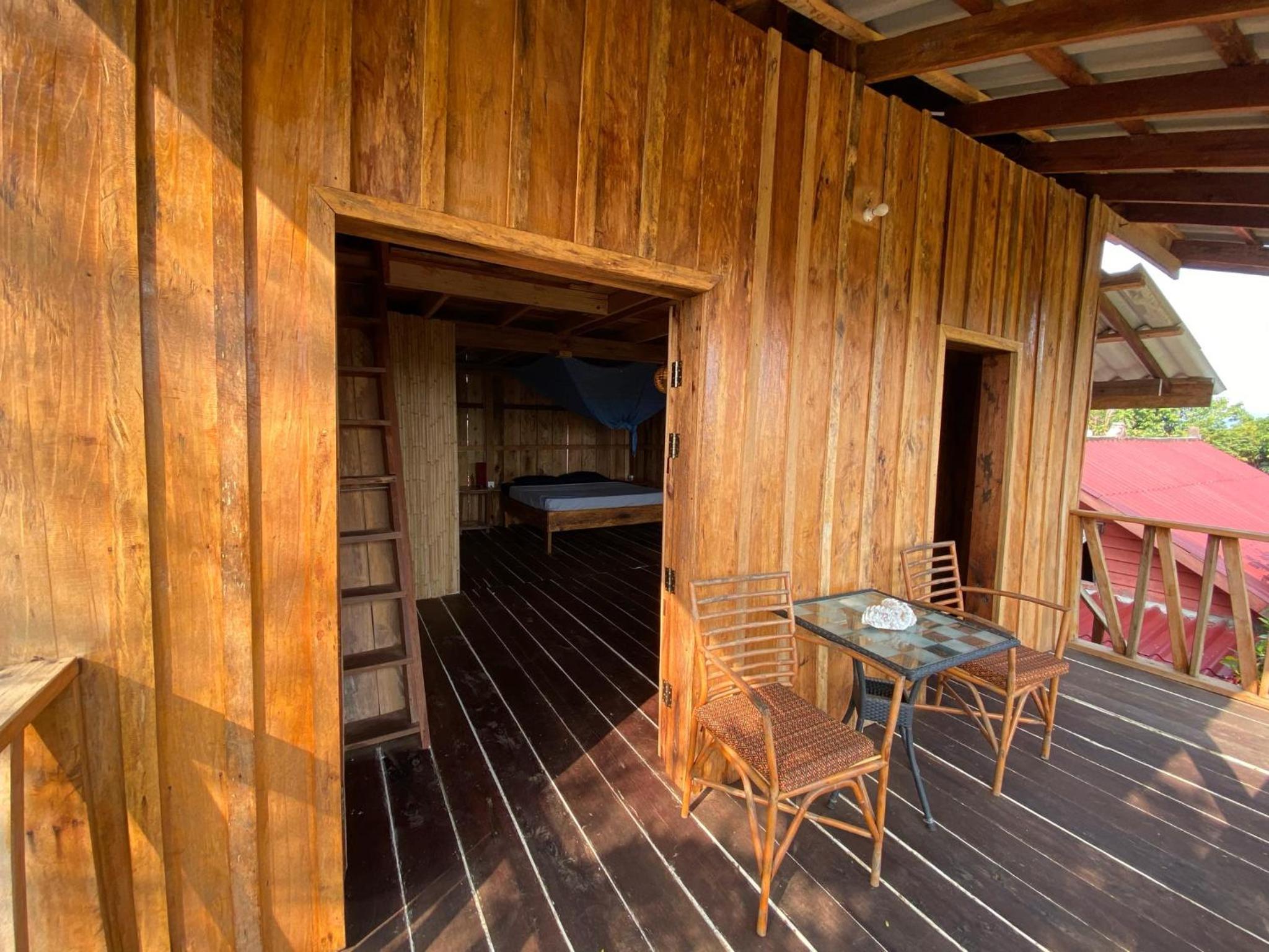 Dragonfly Guesthouse M'Pai Bay