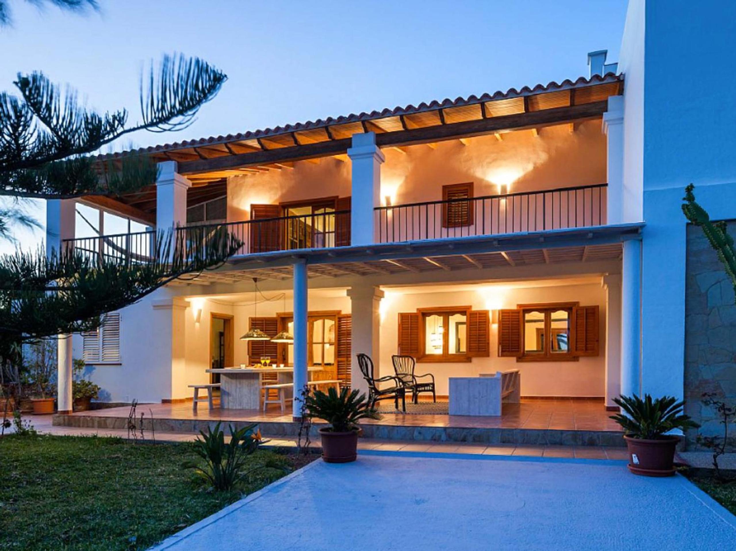 Villa Wicker by Eivillas