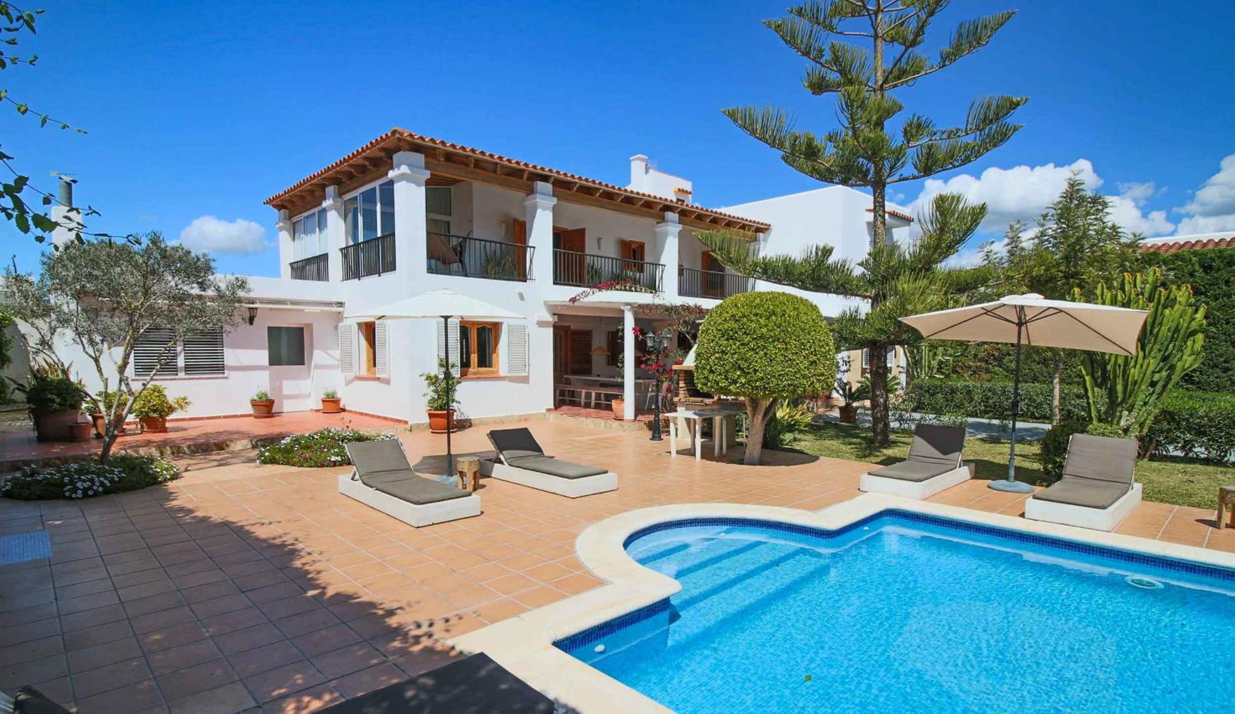 Villa Wicker by Eivillas