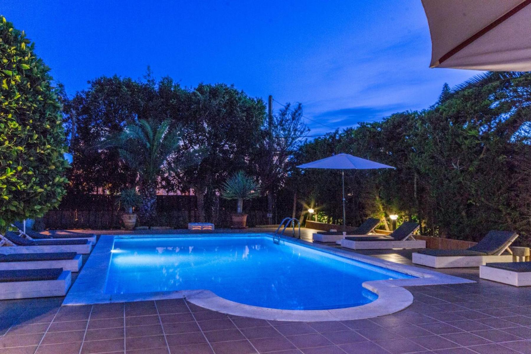 Villa Wicker by Eivillas