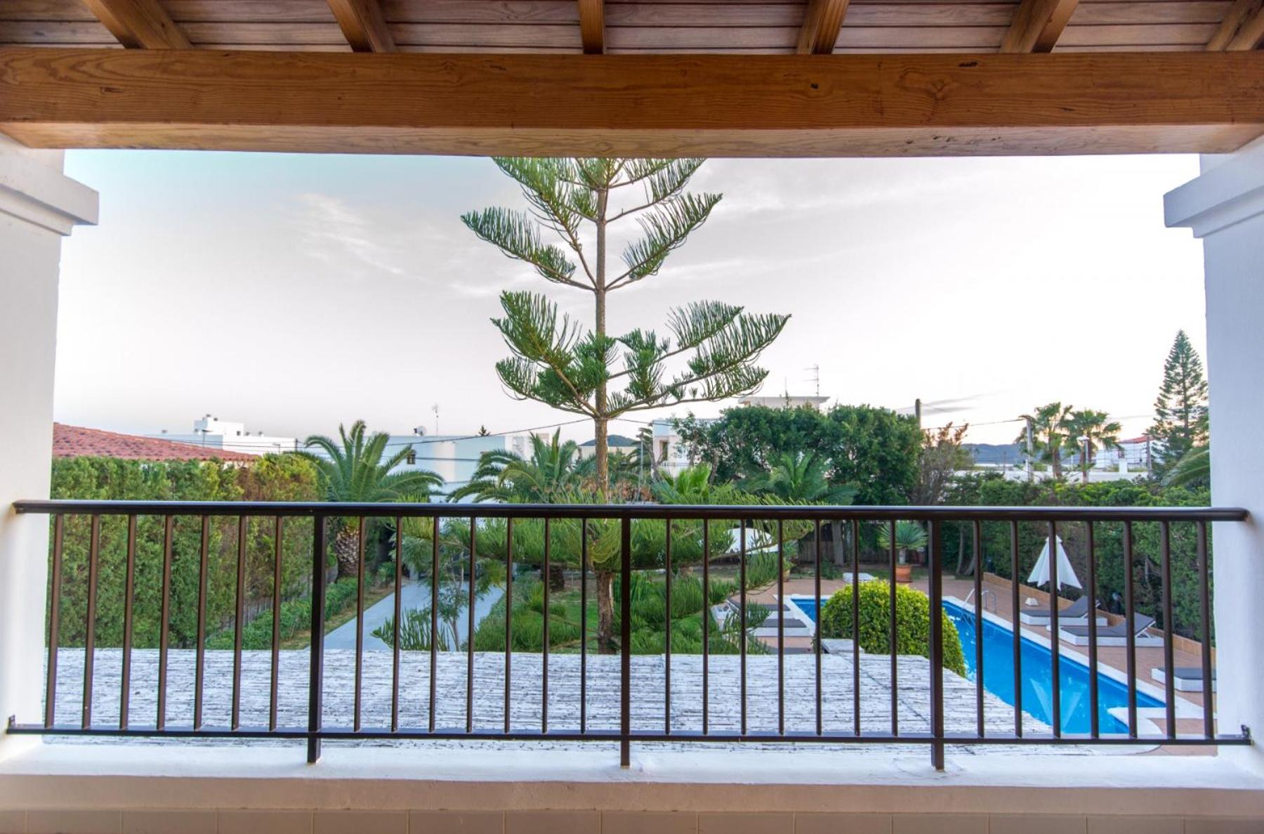 Villa Wicker by Eivillas