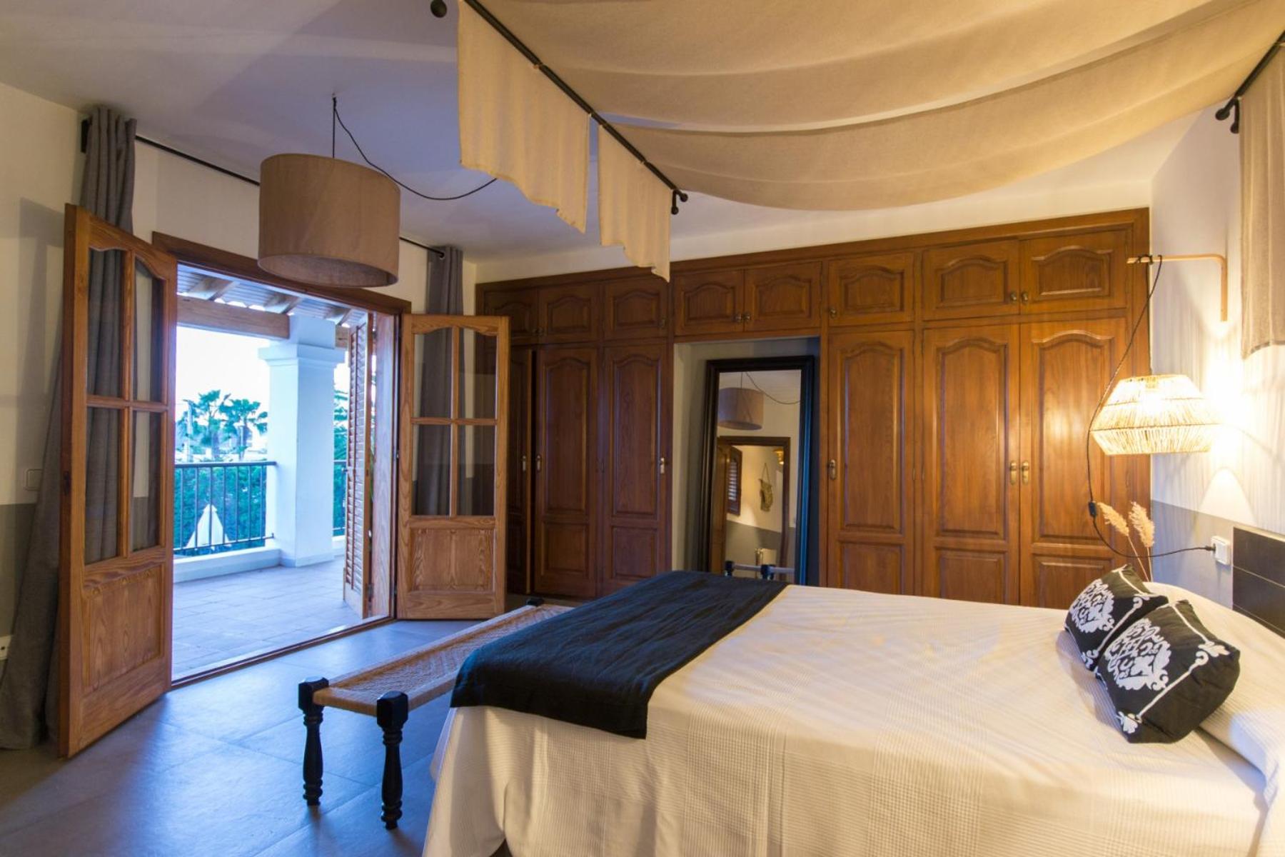 Villa Wicker by Eivillas