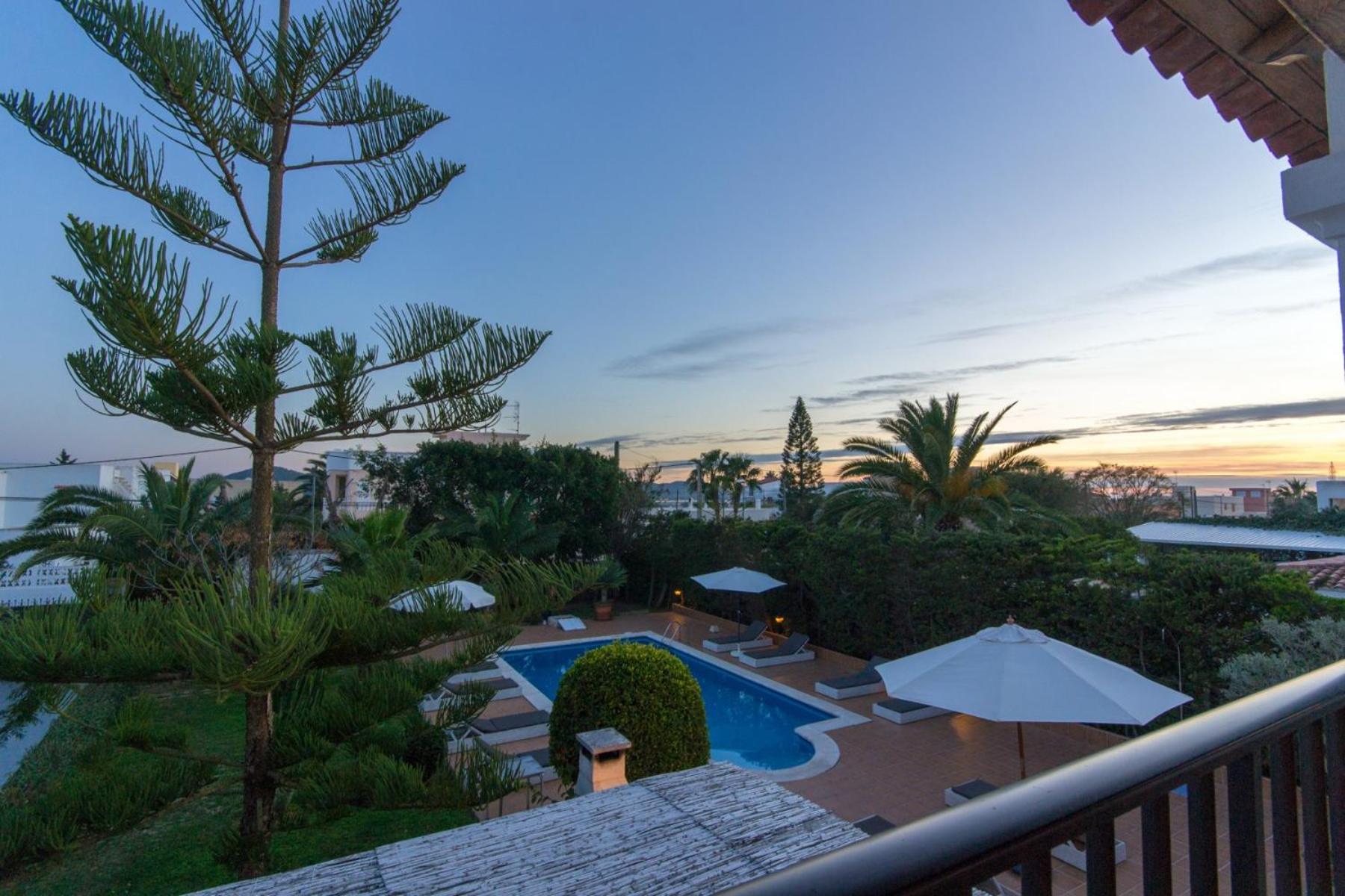Villa Wicker by Eivillas