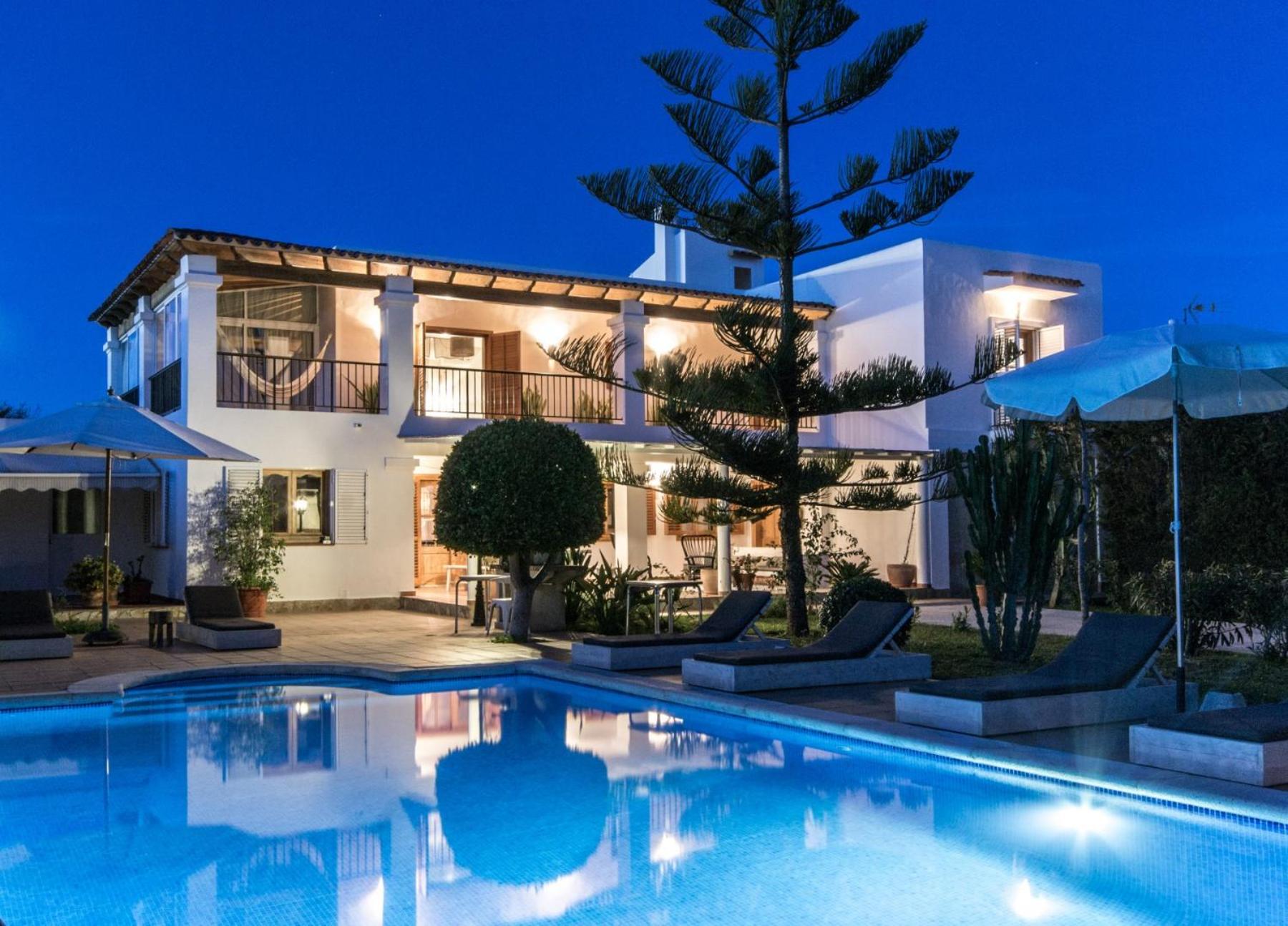 Villa Wicker by Eivillas