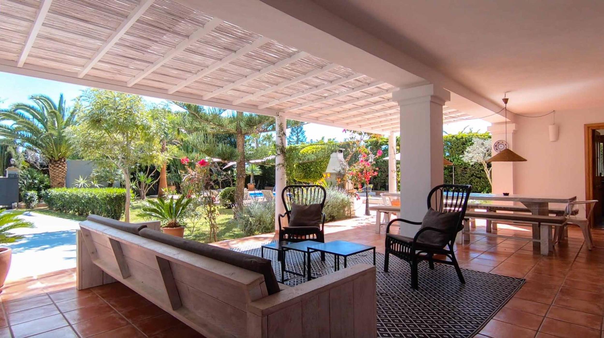 Villa Wicker by Eivillas