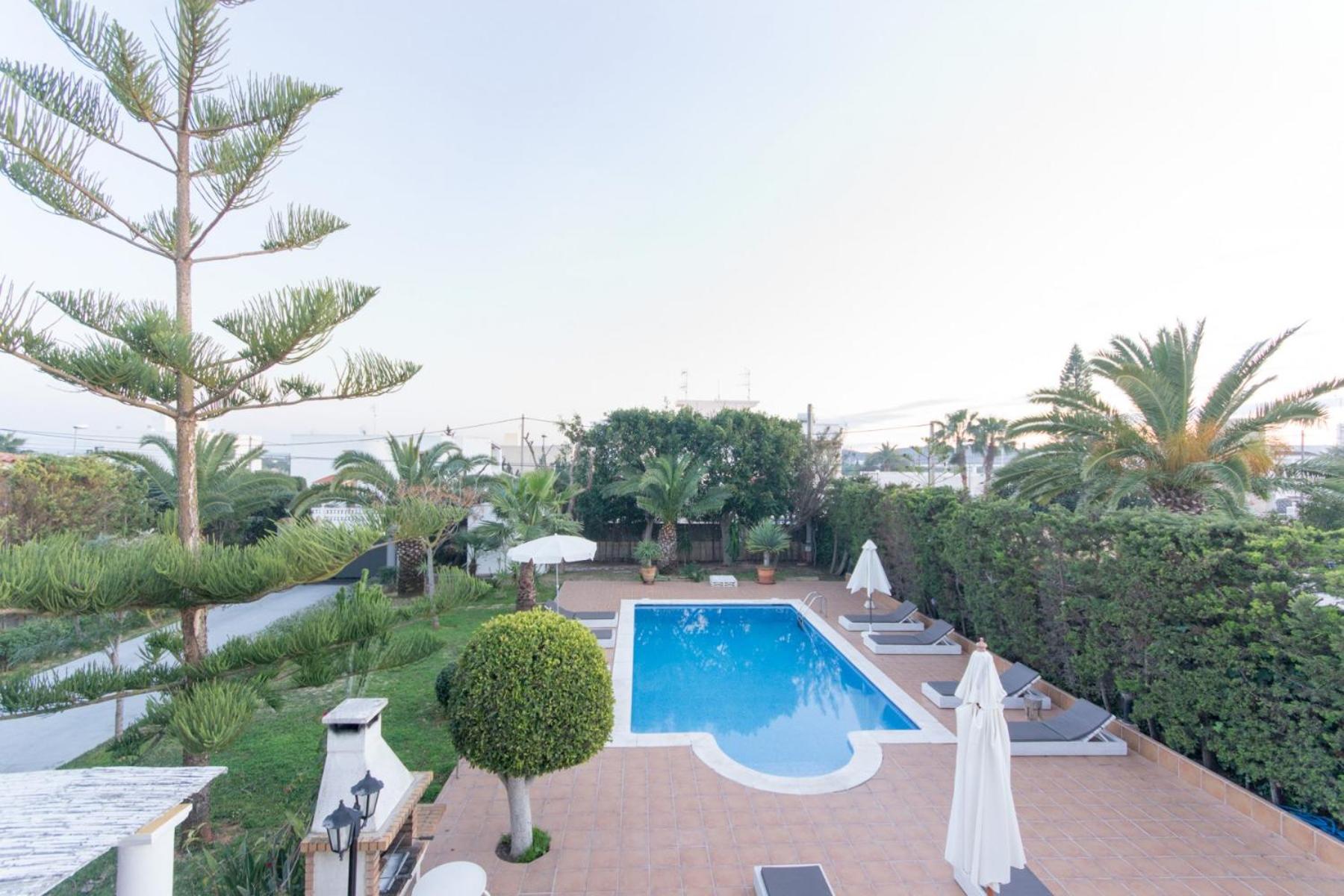Villa Wicker by Eivillas