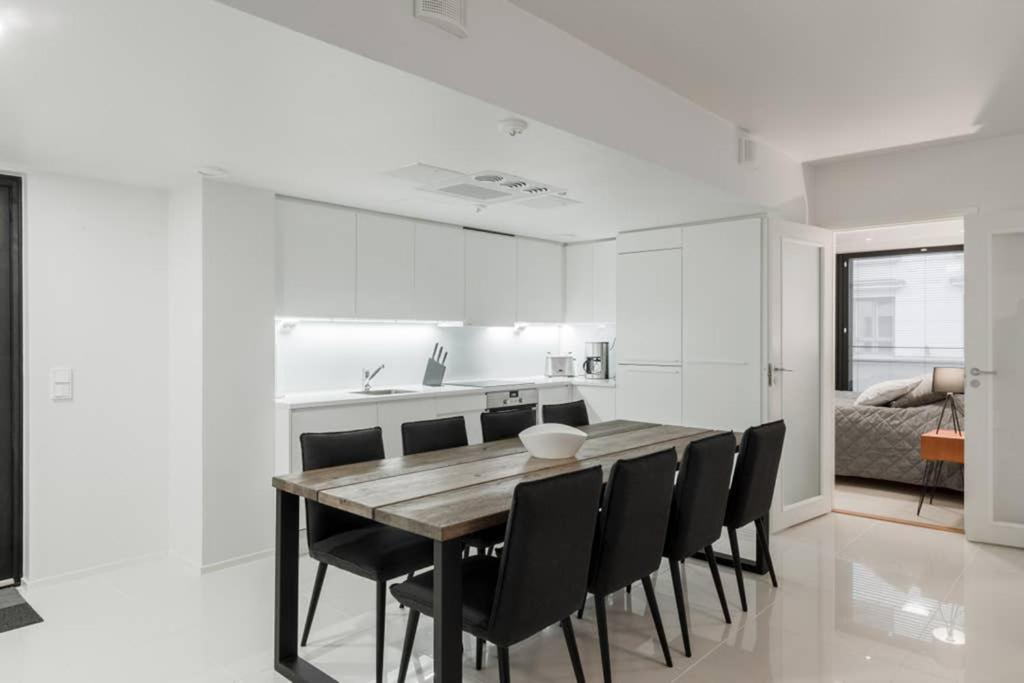 Sleek and Spacious 3 BR Apartment in City Centre view 4