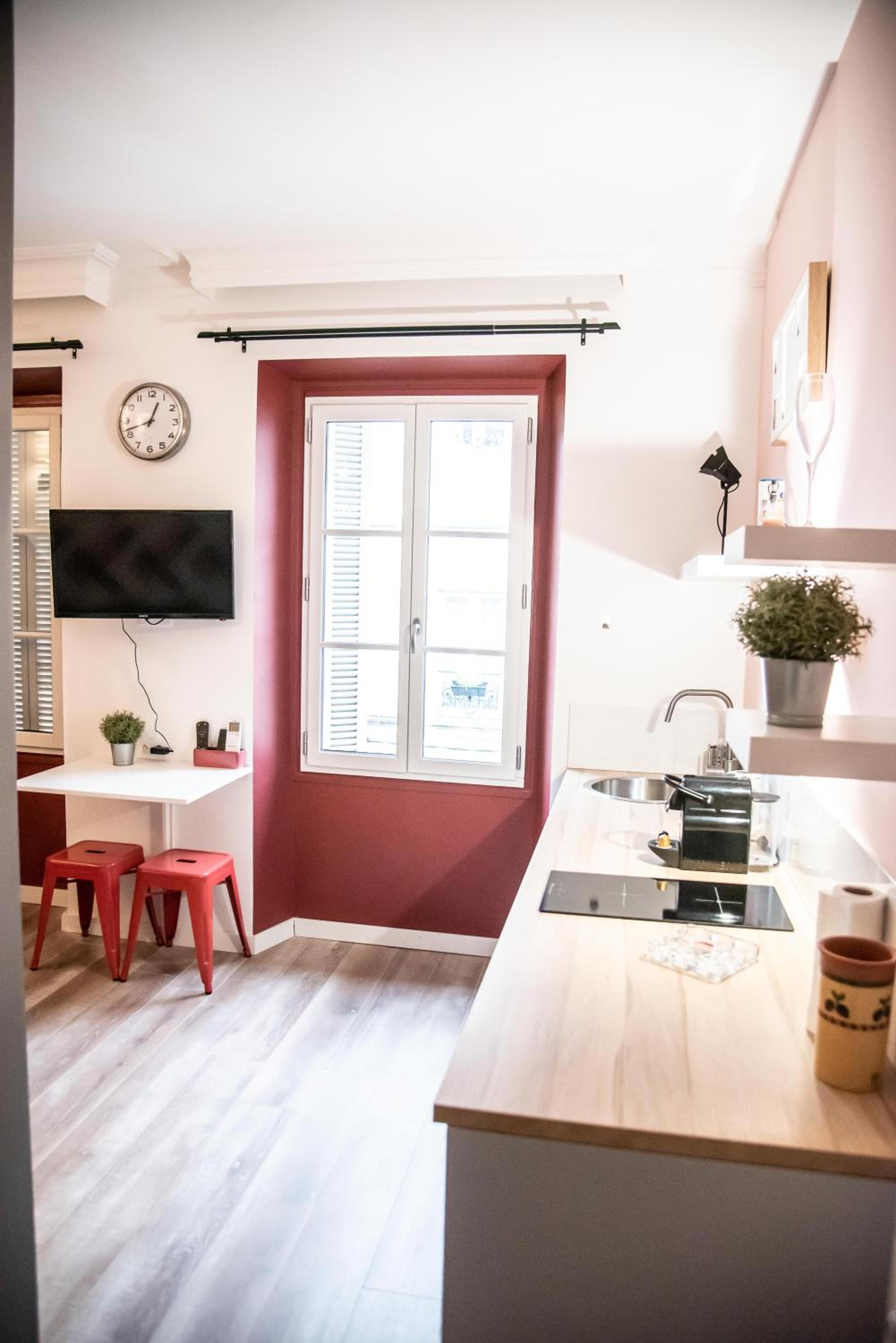 LE PETIT AVIGNONNAIS - APHRODITE - INTRAMUROS - CENTER -