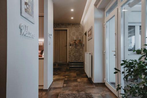 Kényelmes apartman a belváros szélén view 4