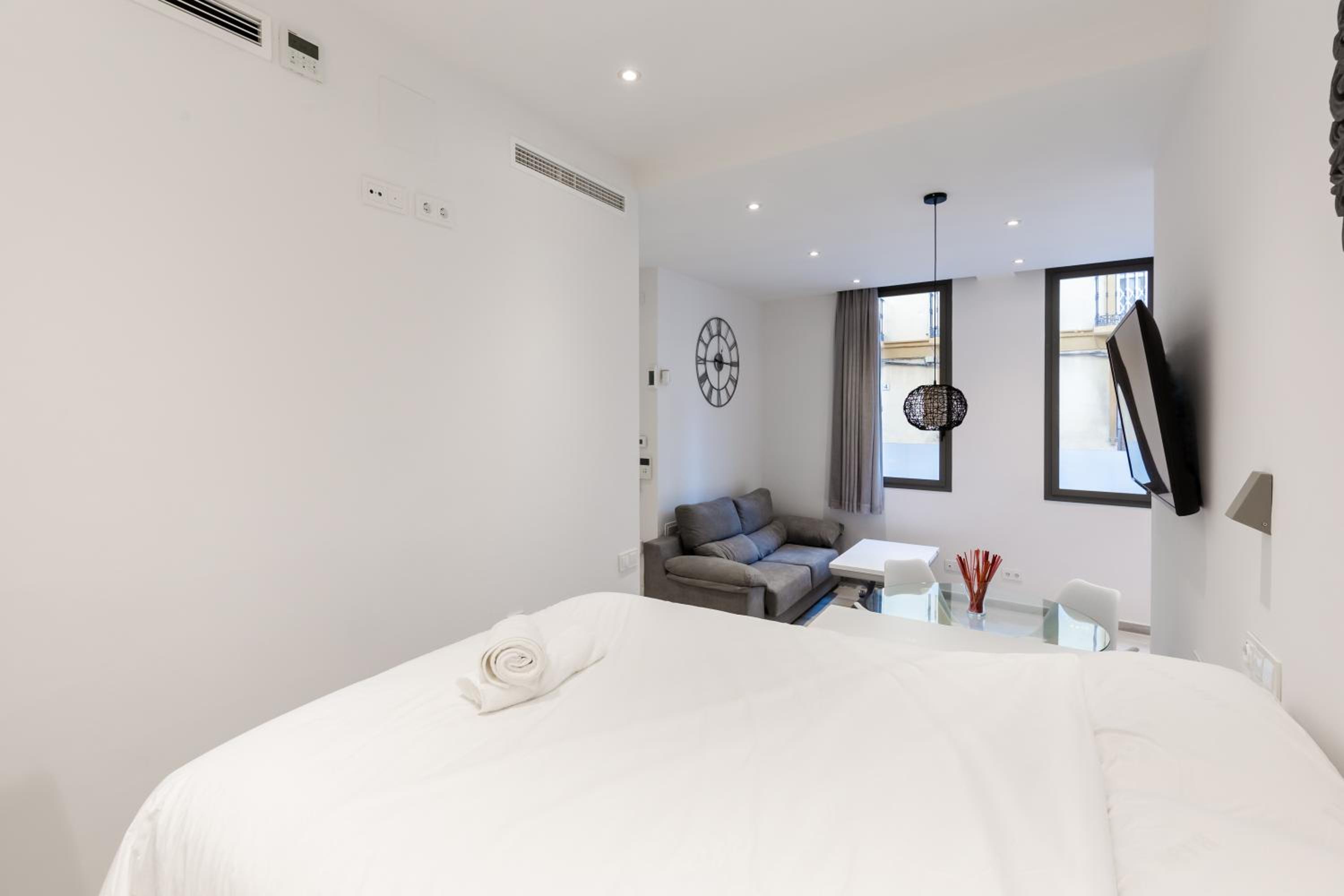 Modern and bright studio - Malaga Center photo 3