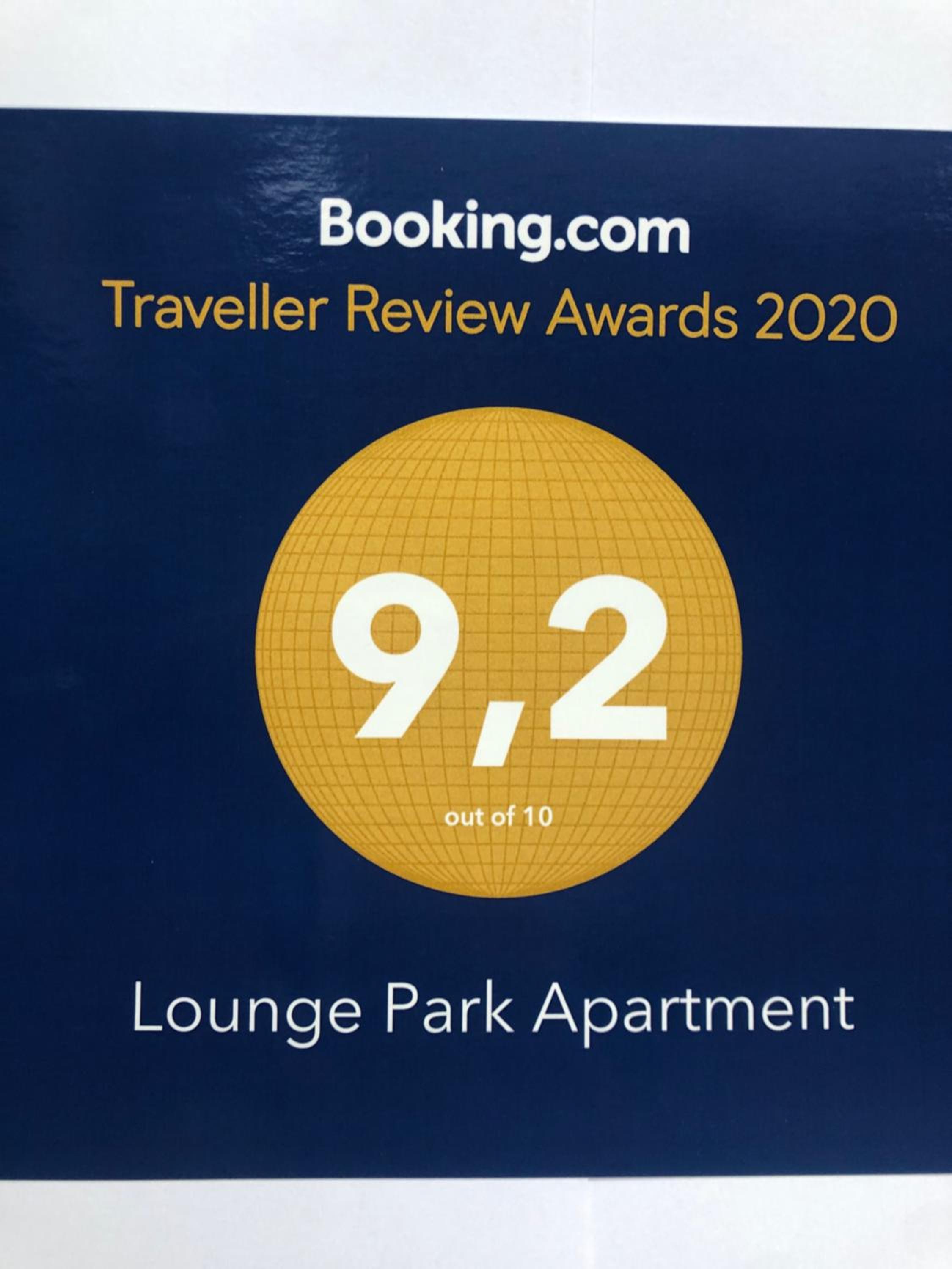Lounge Park Apartment