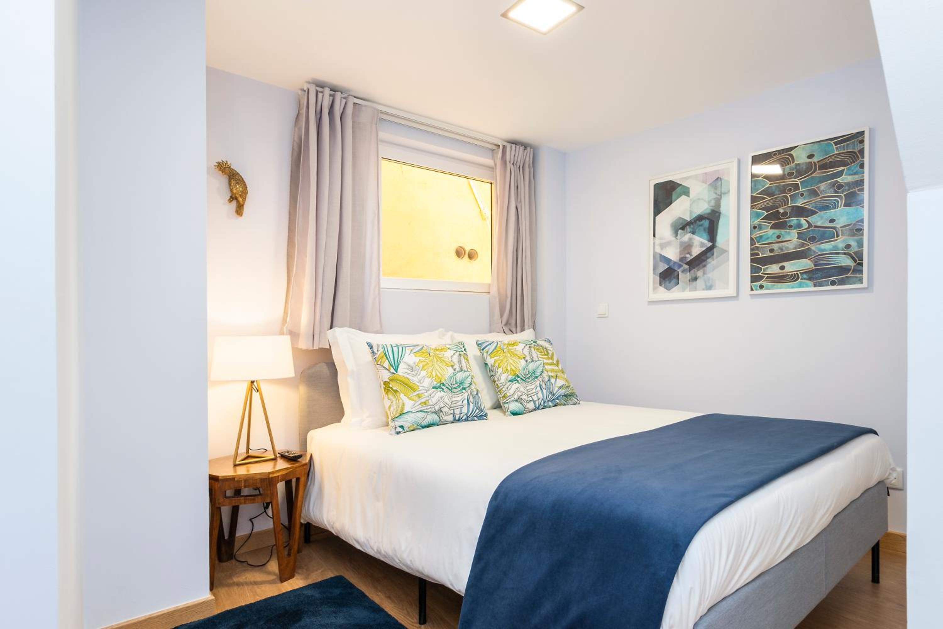Perfect 1 Bedroom very central with AC view 2