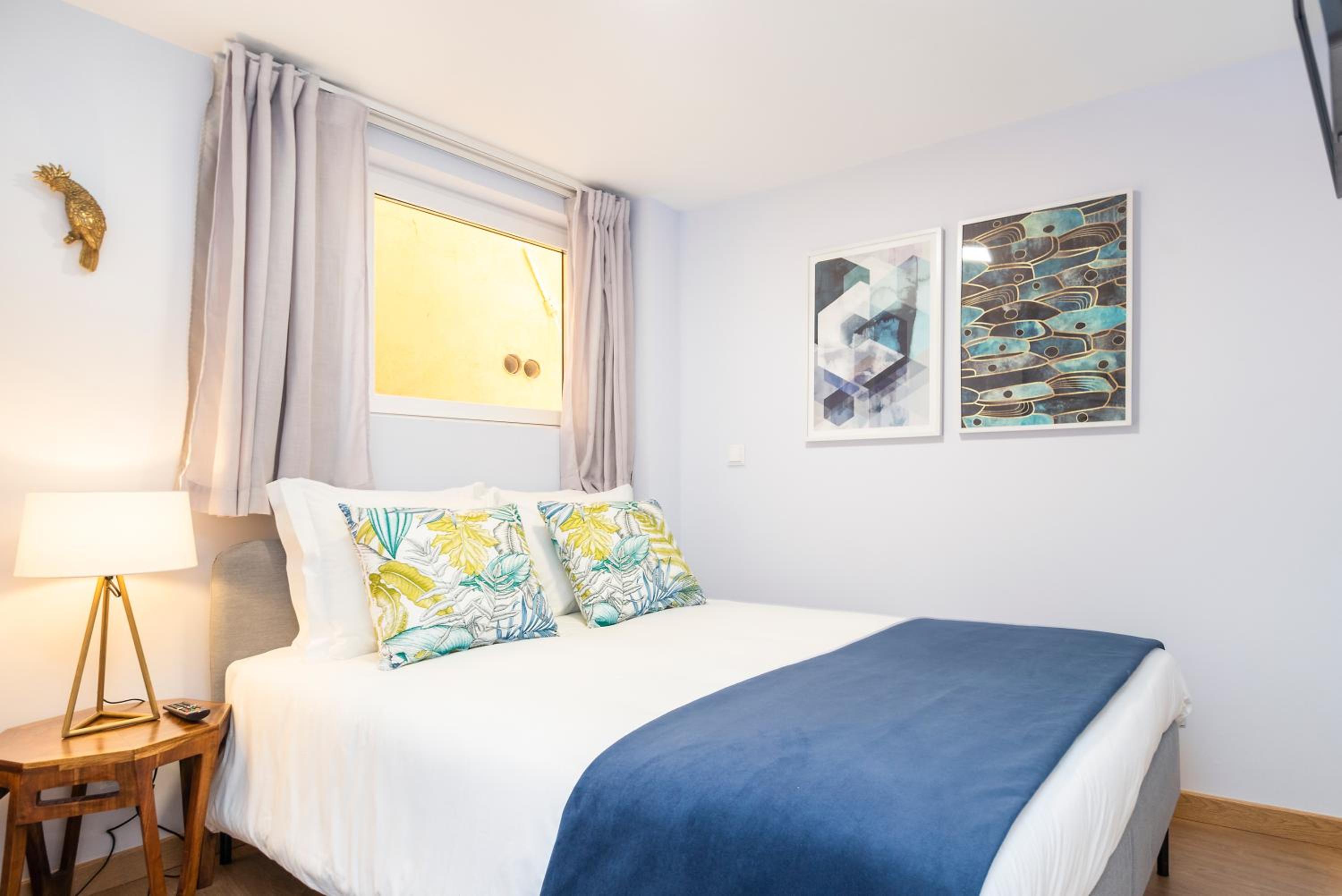 Perfect 1 Bedroom very central with AC view 4