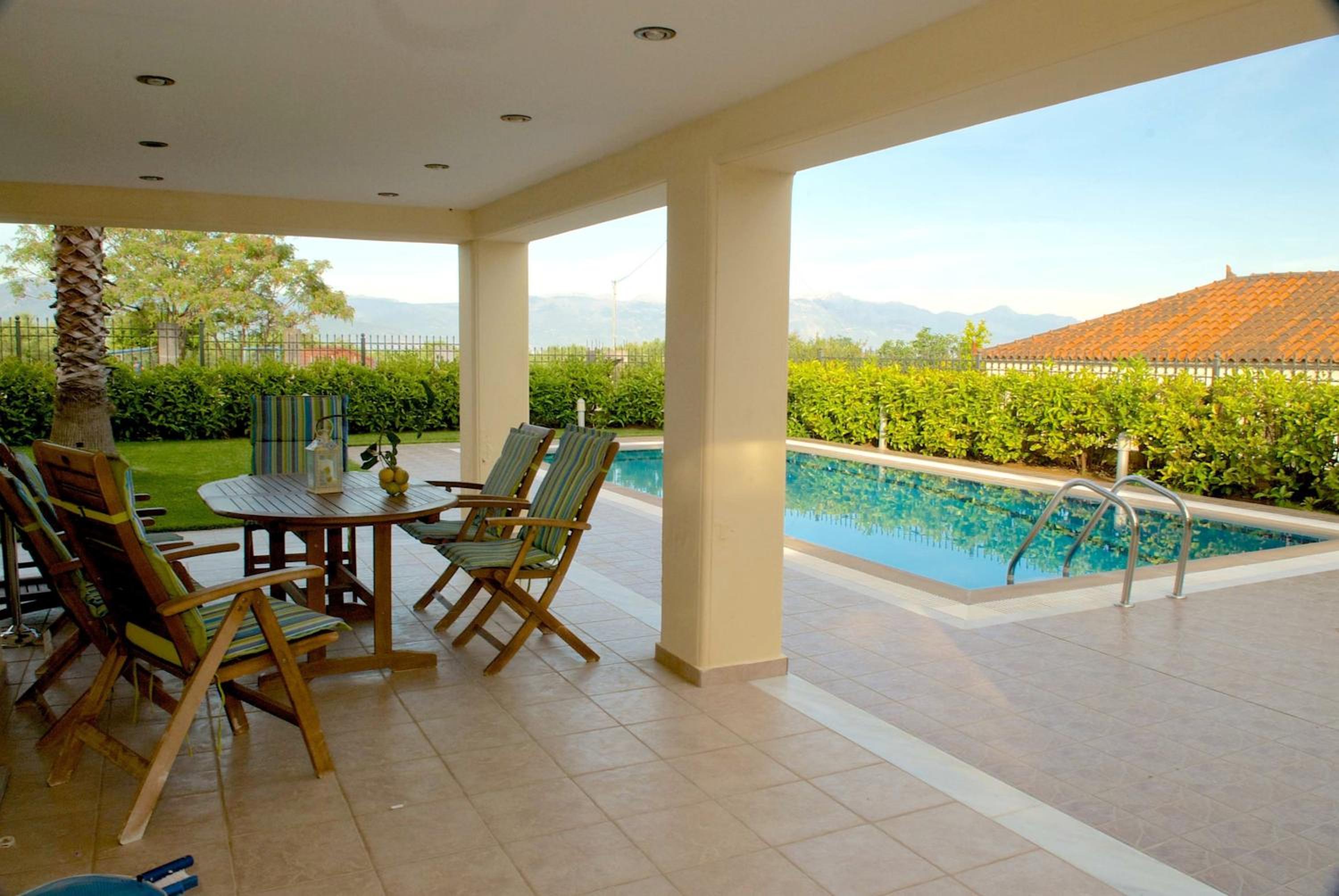 Luxury villa with a swimming pool in Lefkochoara, Messinias view 4