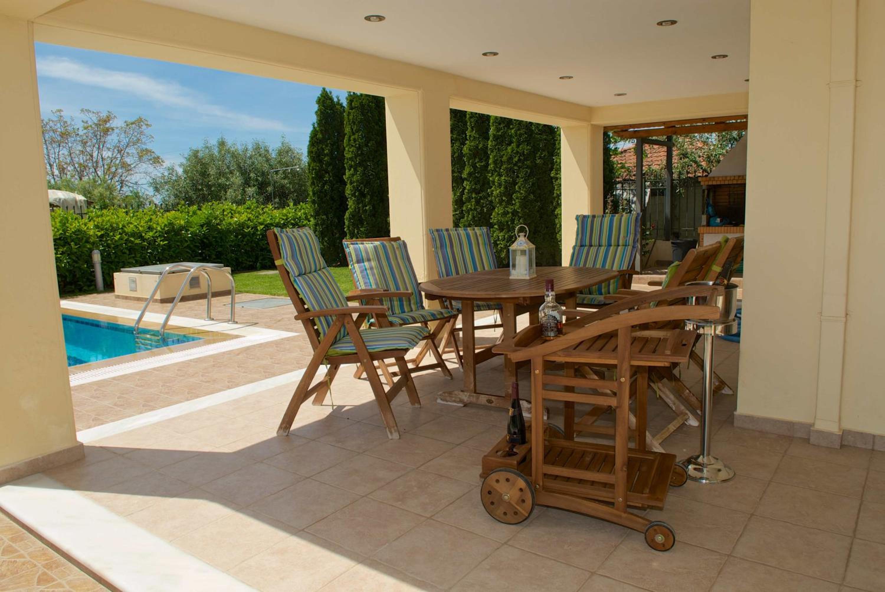 Luxury villa with a swimming pool in Lefkochoara, Messinias view 5
