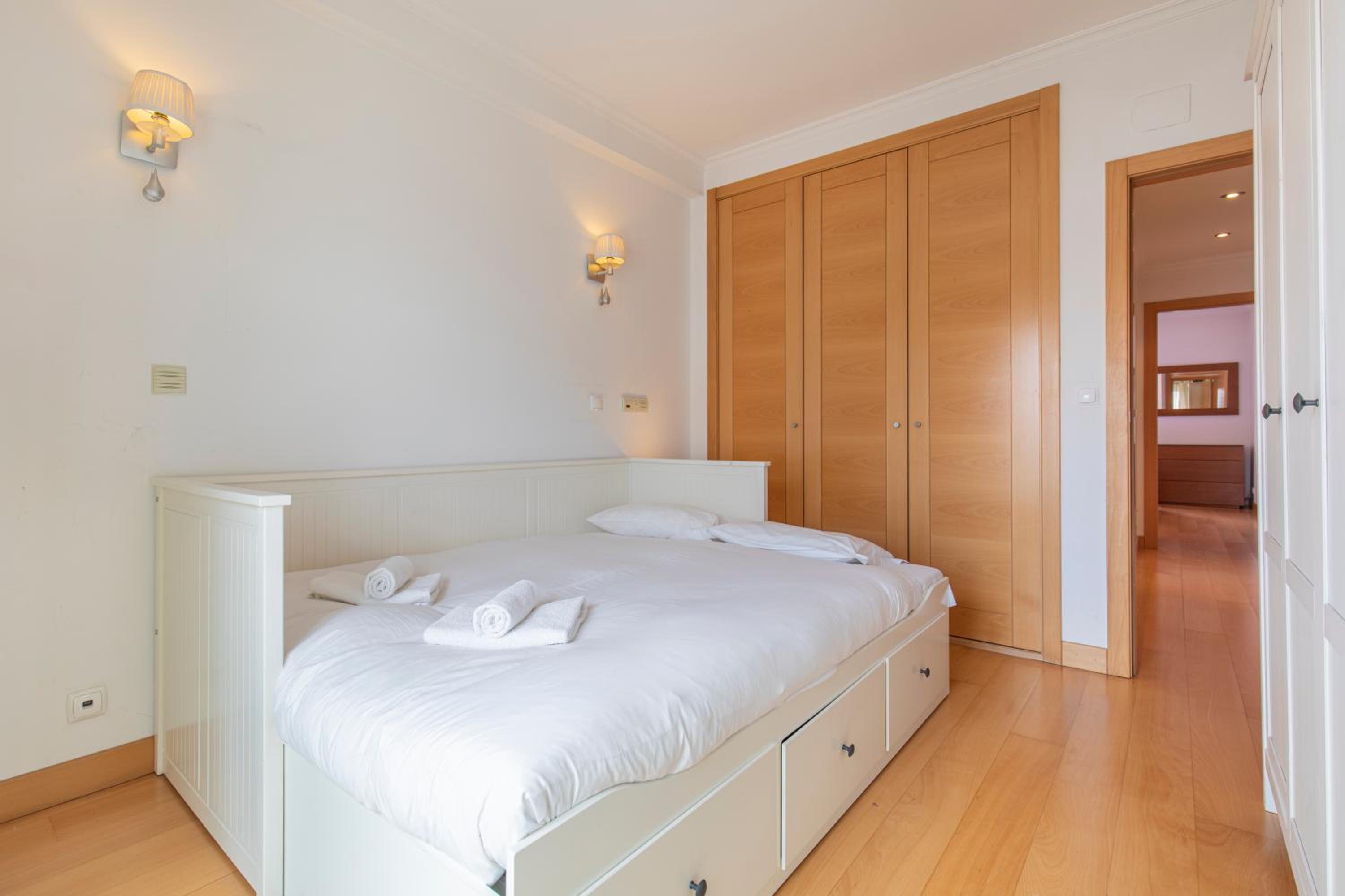 LovelyStay - Modern apartment in Anjos view 2