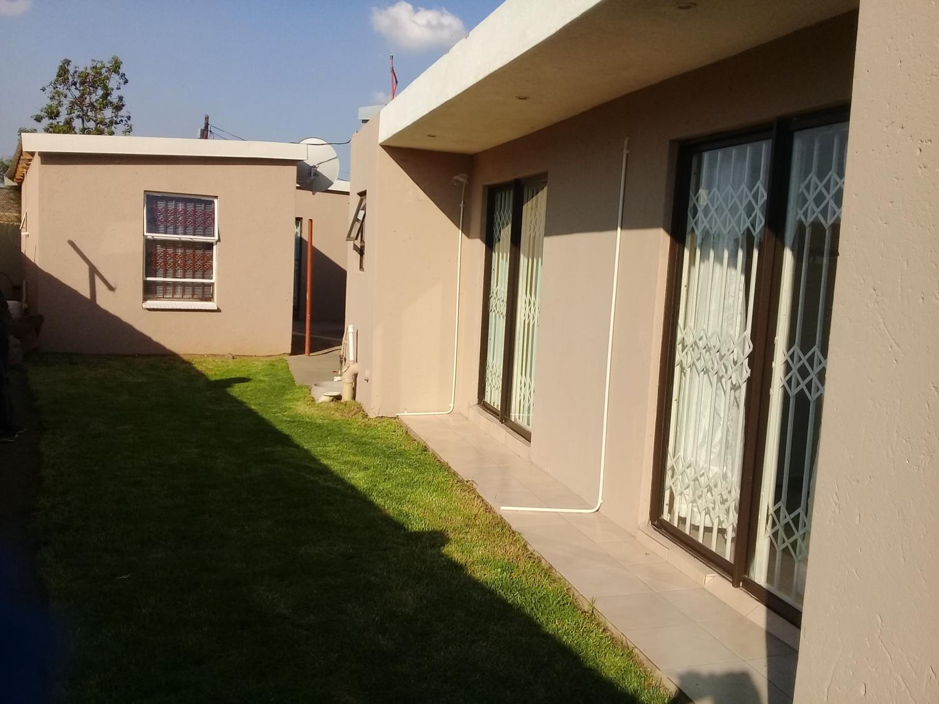 Oteng Lifestyle BnB view 4