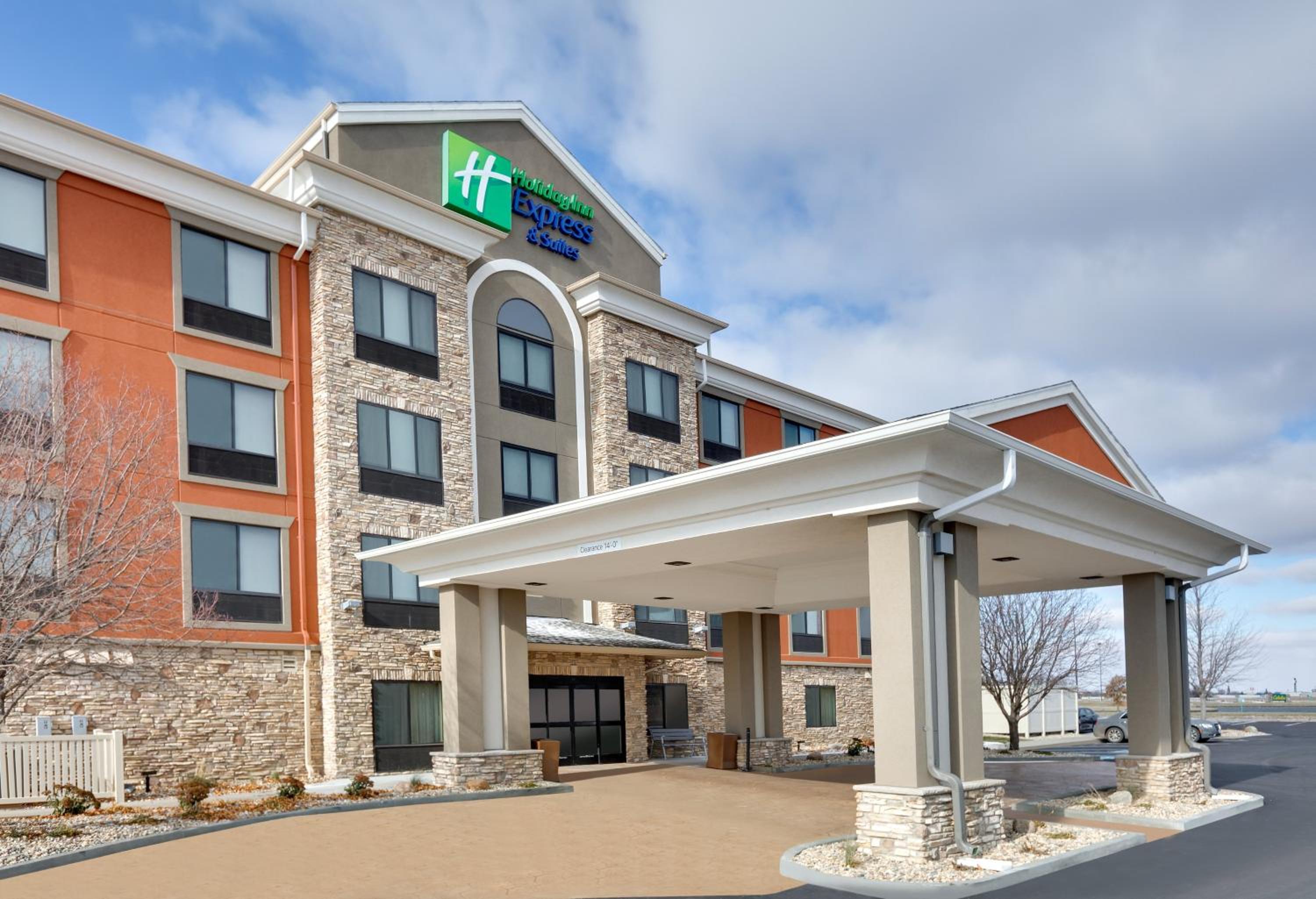 Mitchell Vacations - Holiday Inn Express  Suites Mitchell, an IHG Hotel - Property Image 12