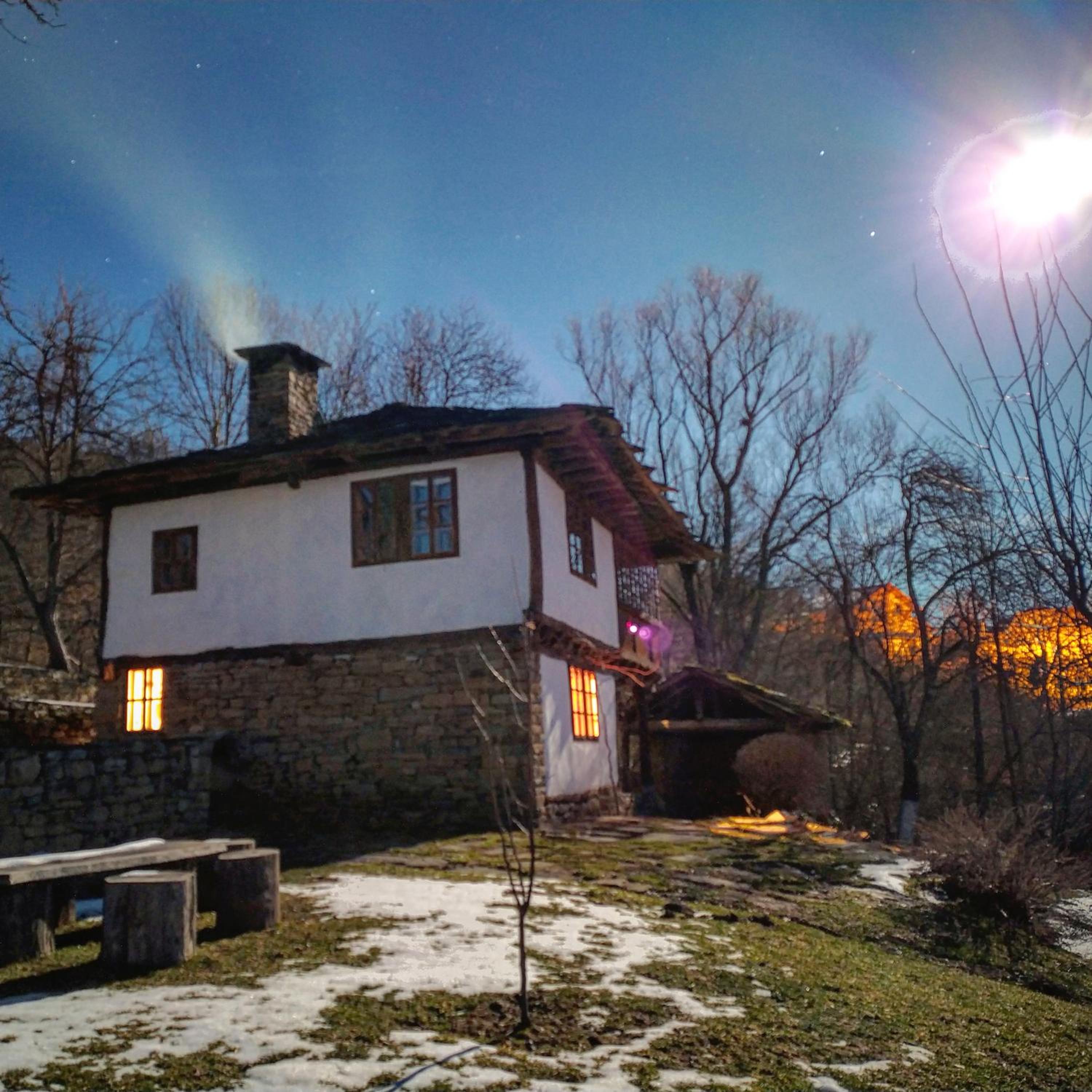 Authentic House with Stunning Mountain View - Karashka