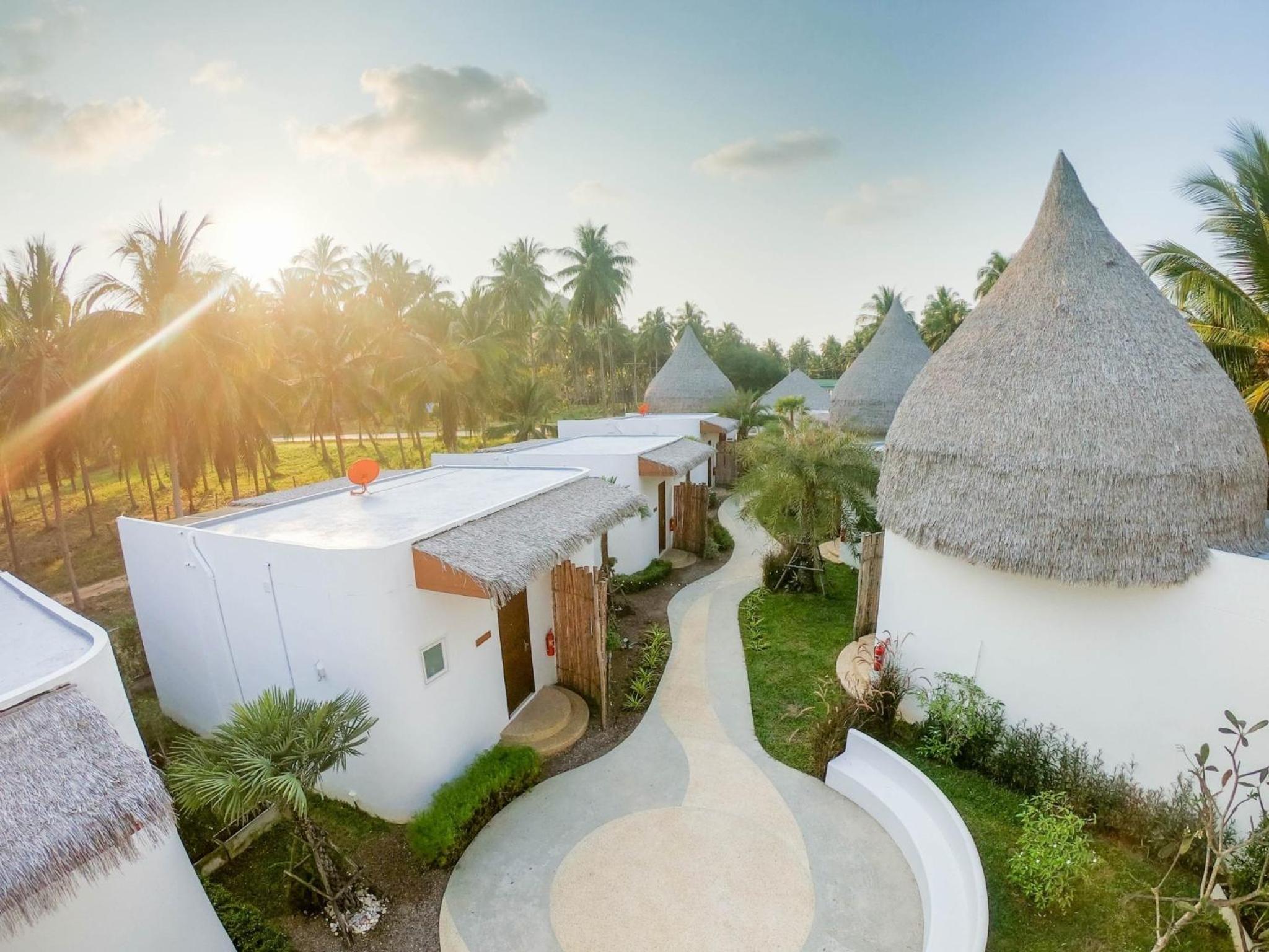 Hotel Resto Sea Resort - Baan Krut - Image 1